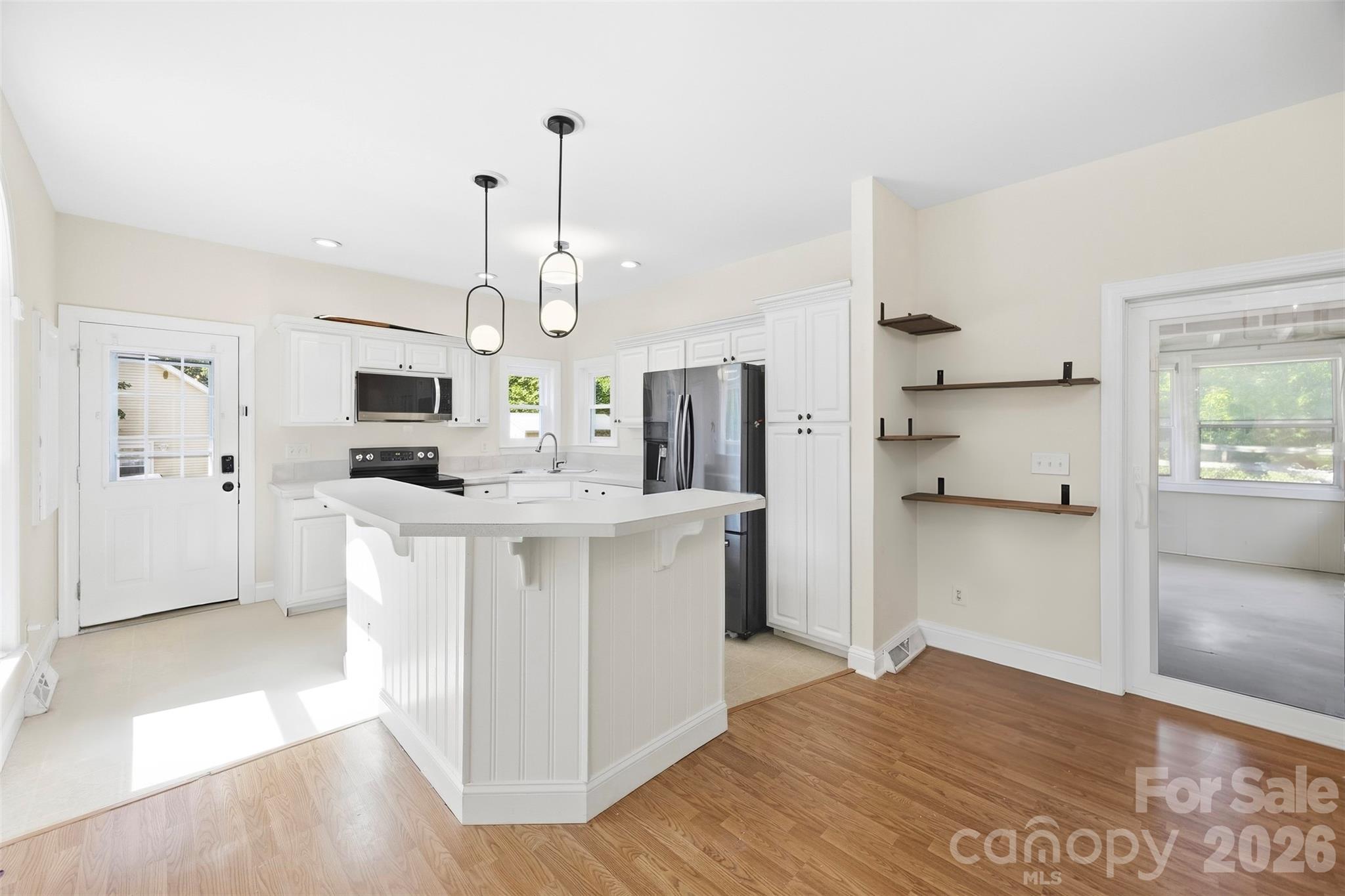Single Family Residence at 3787 Rolling View Lane, Maiden, photo 3 of 20