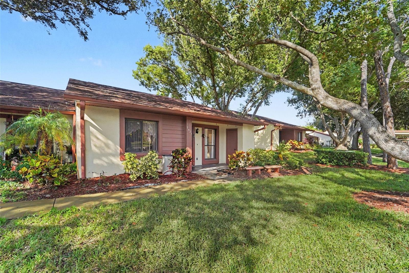 7425 GREYSTONE DR