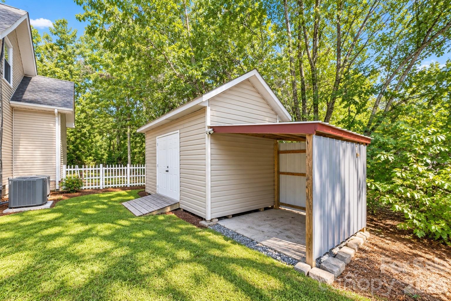 Single Family Residence at 3787 Rolling View Lane, Maiden, photo 2 of 20