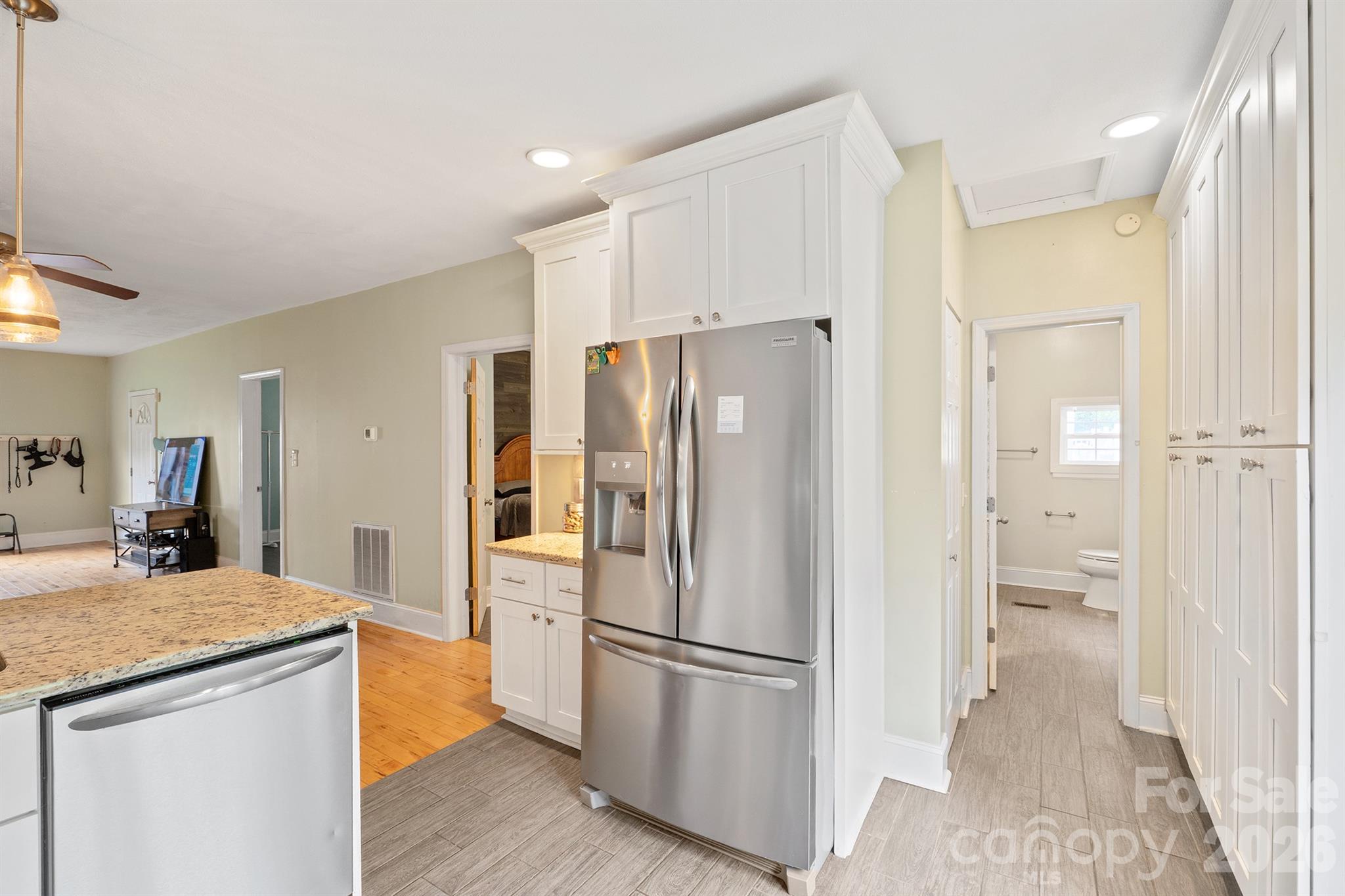 Single Family Residence at 228 Hazeleen Avenue, Belmont, photo 7 of 31