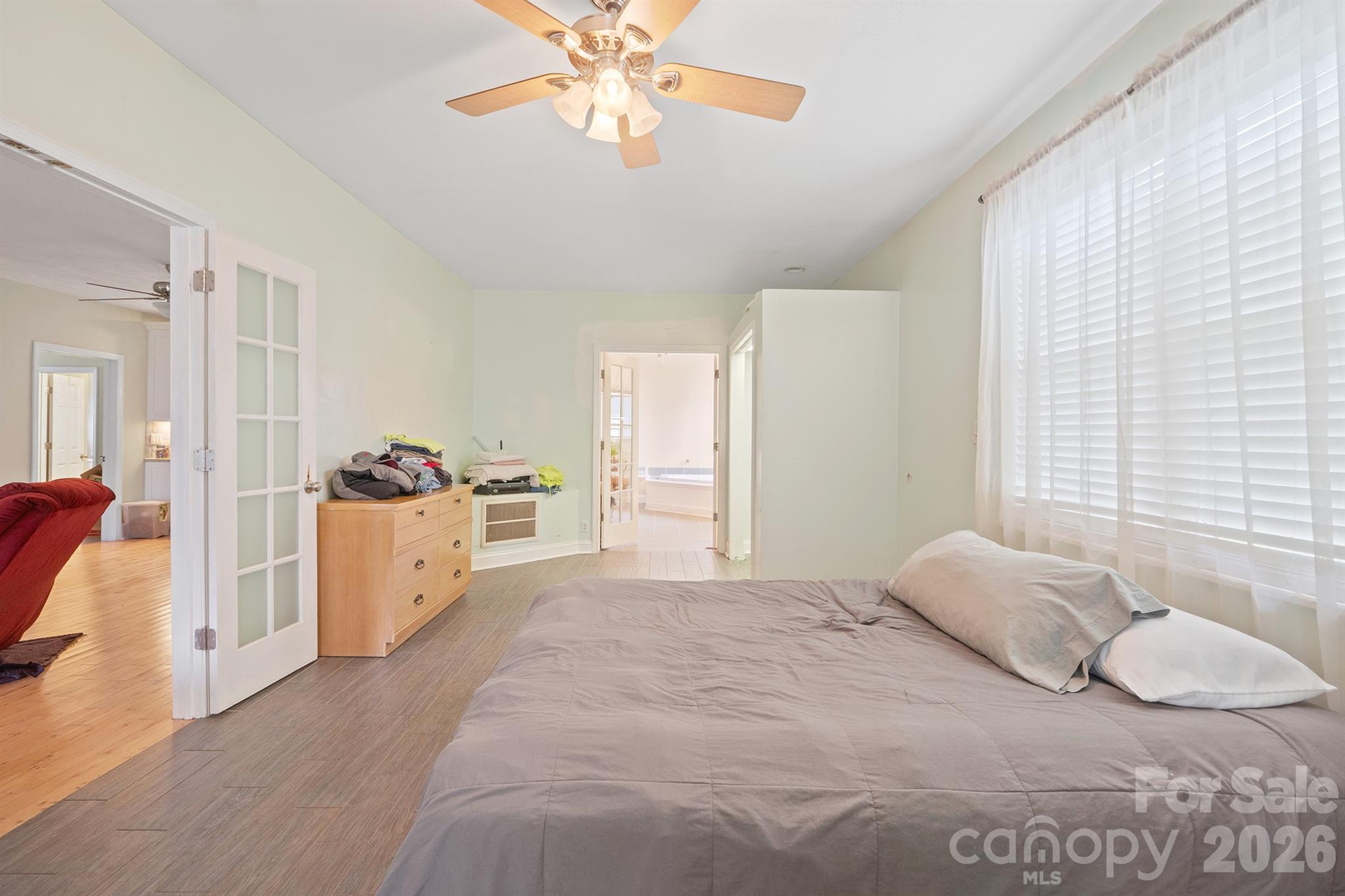 Single Family Residence at 228 Hazeleen Avenue, Belmont, photo 11 of 31