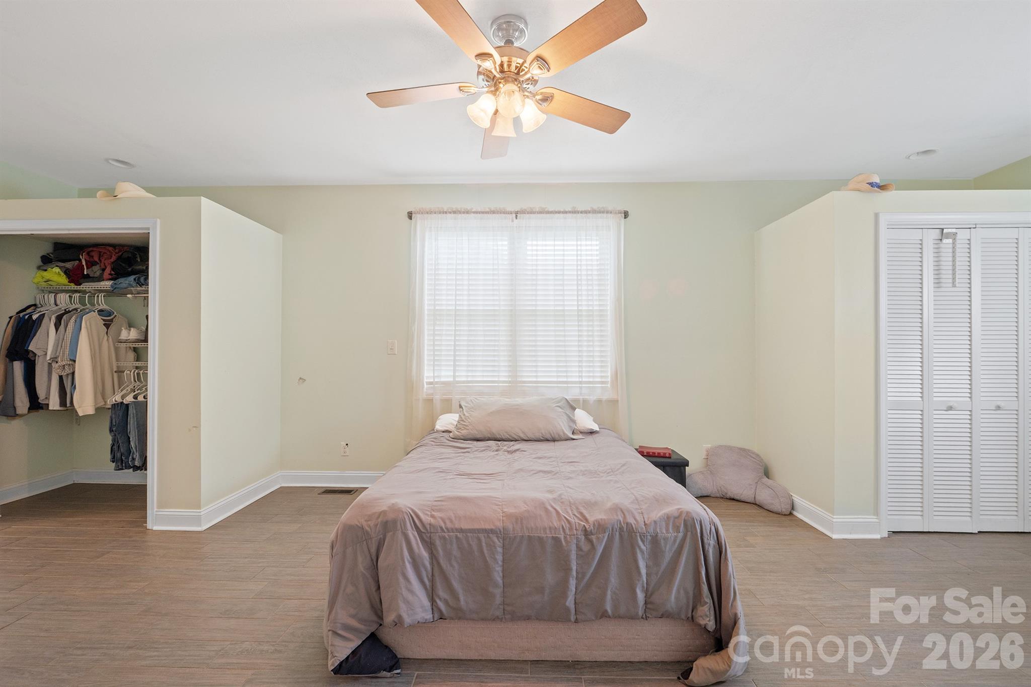 Single Family Residence at 228 Hazeleen Avenue, Belmont, photo 12 of 31