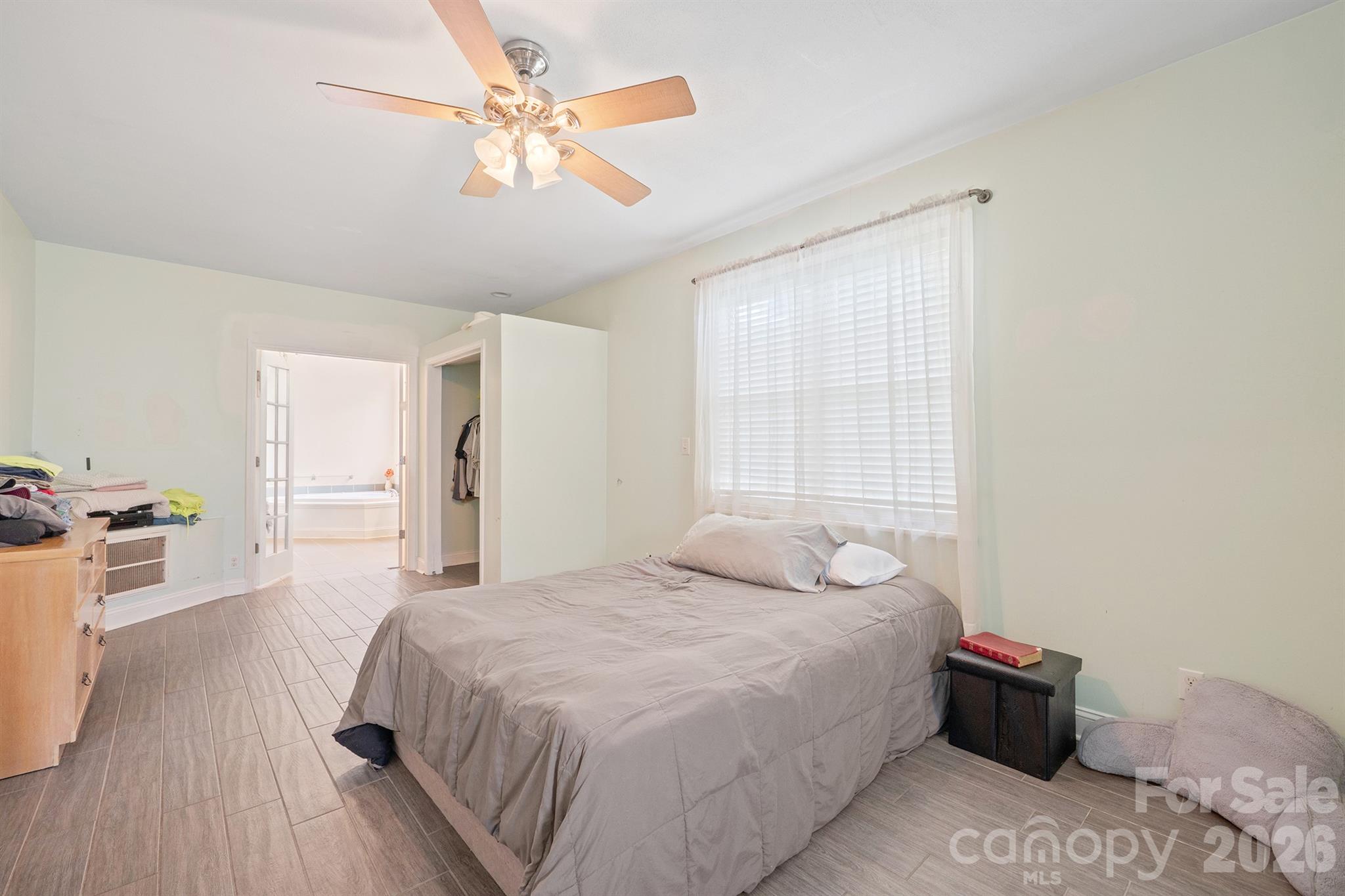 Single Family Residence at 228 Hazeleen Avenue, Belmont, photo 13 of 31