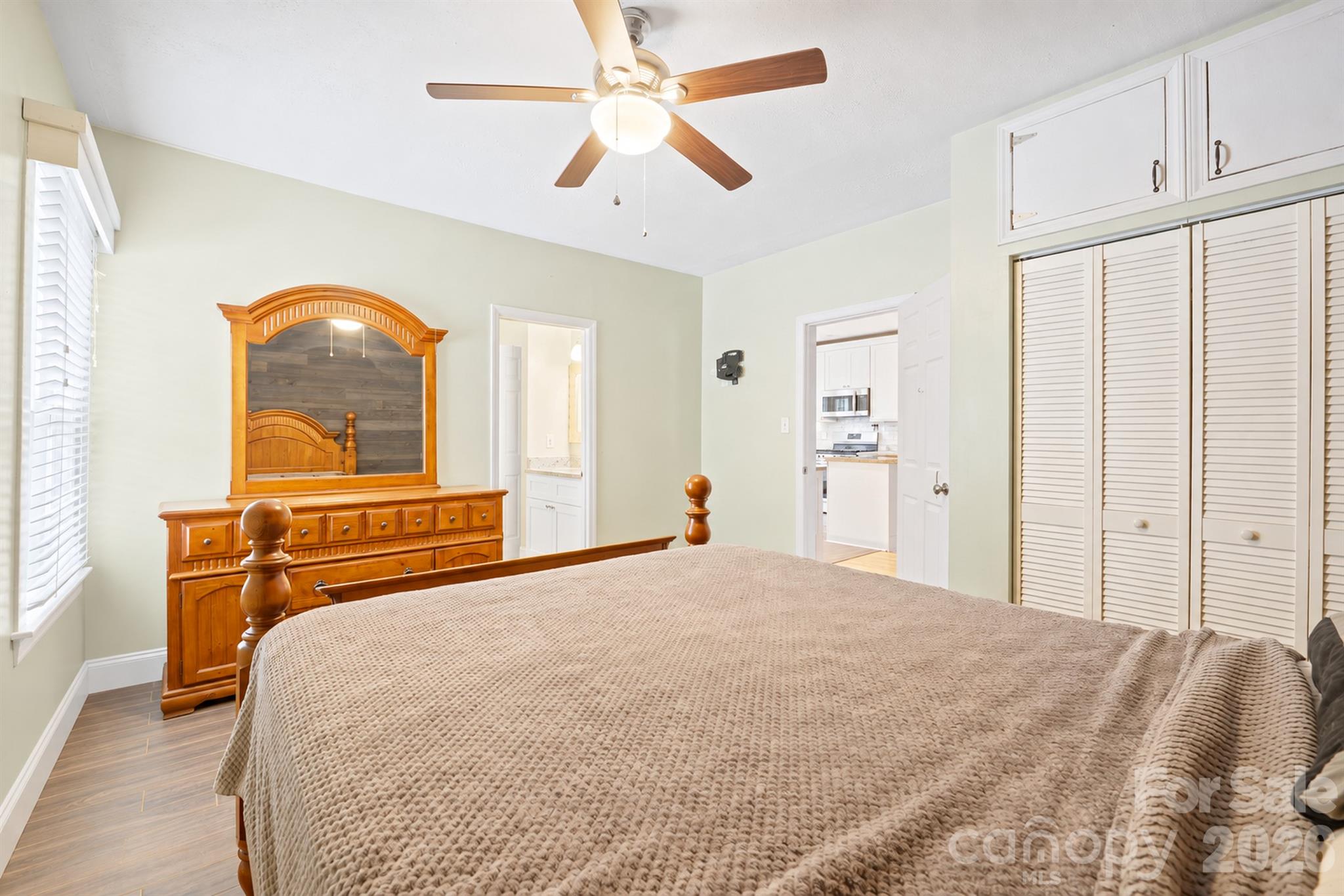 Single Family Residence at 228 Hazeleen Avenue, Belmont, photo 17 of 31