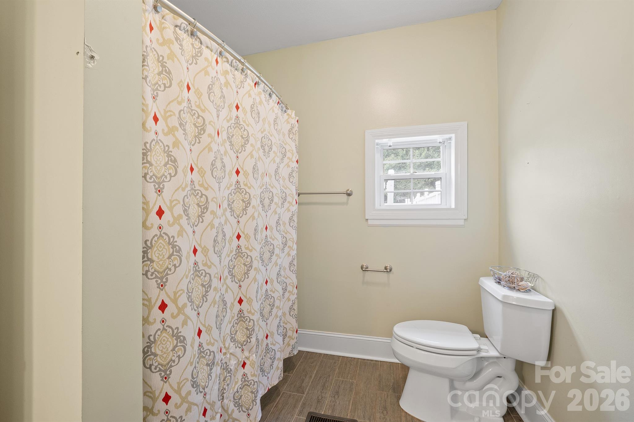 Single Family Residence at 228 Hazeleen Avenue, Belmont, photo 19 of 31