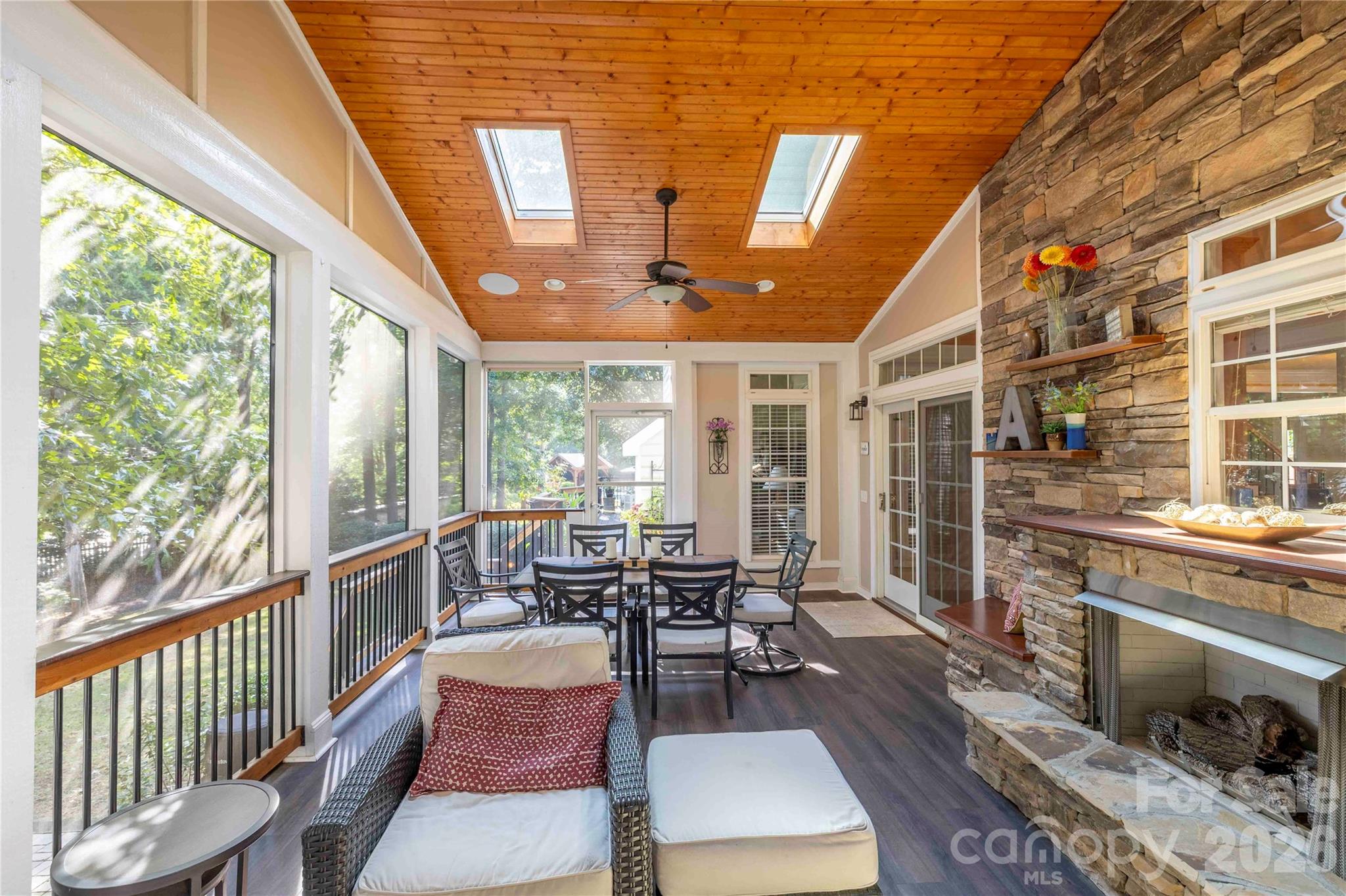 Single Family Residence at 19008 Hampton Woods Court, Cornelius, photo 5 of 34