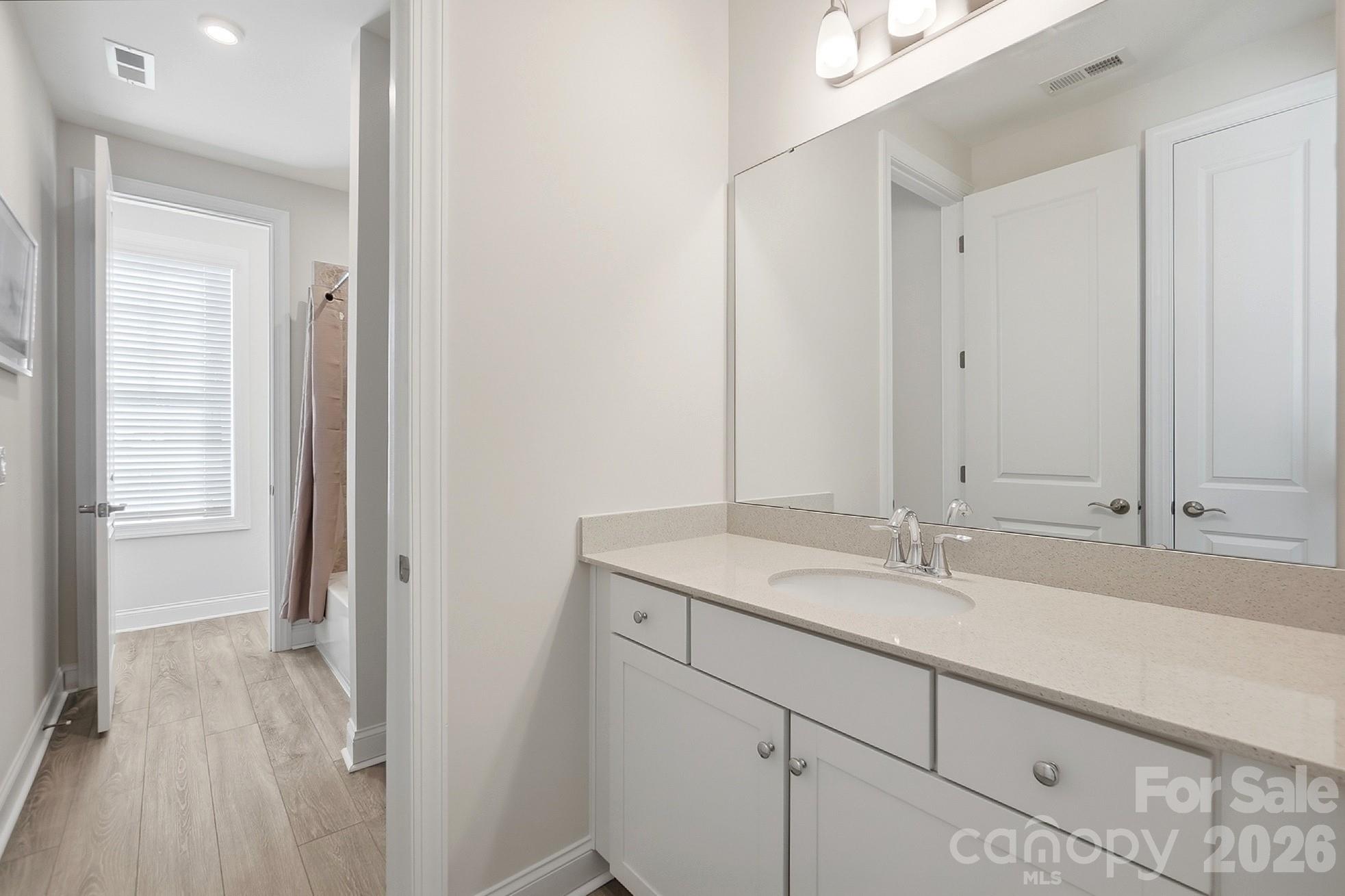 Jack-n-Jill bath - 8032 Longwaters Court, York