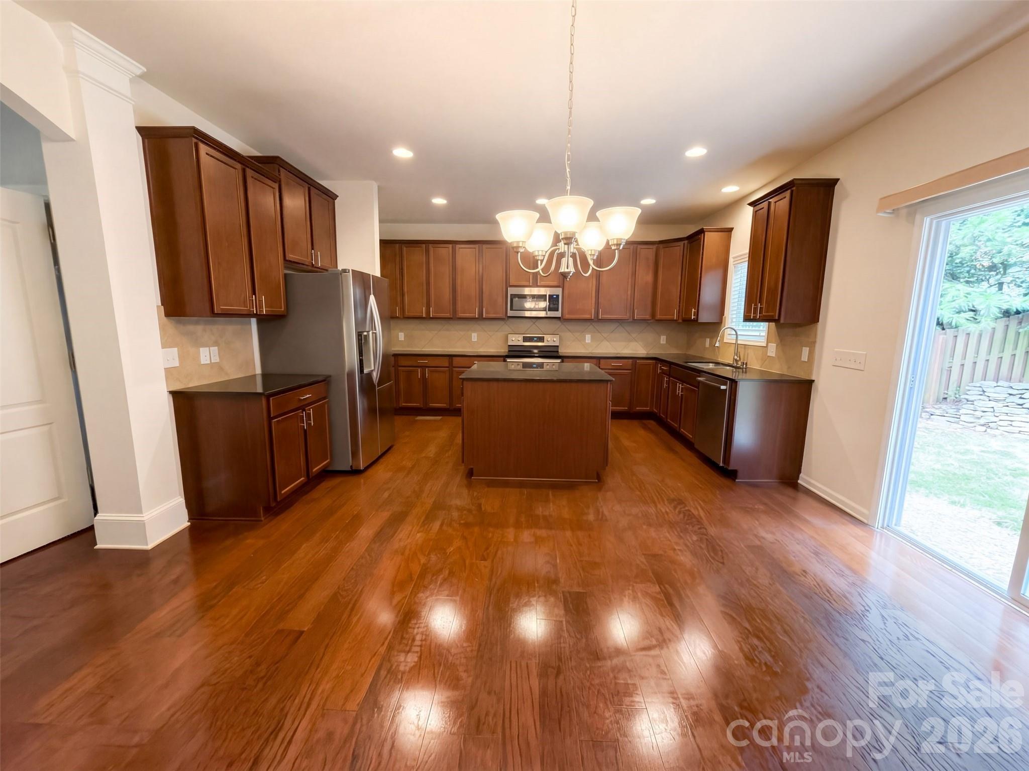 Single Family Residence at 330 Windy Pine Drive, Lake Wylie, photo 2 of 32