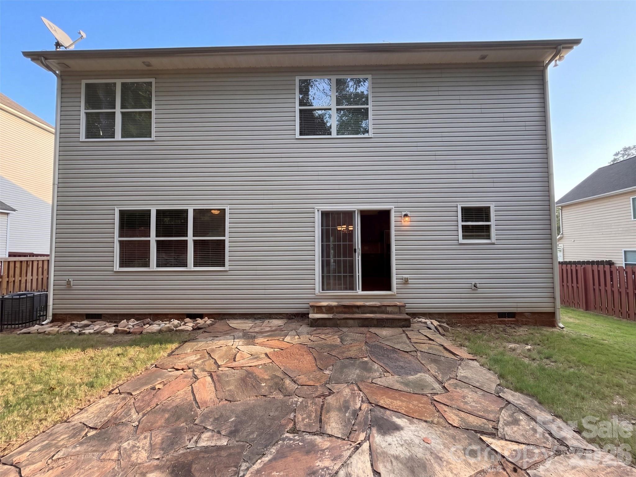 Single Family Residence at 330 Windy Pine Drive, Lake Wylie, photo 5 of 32