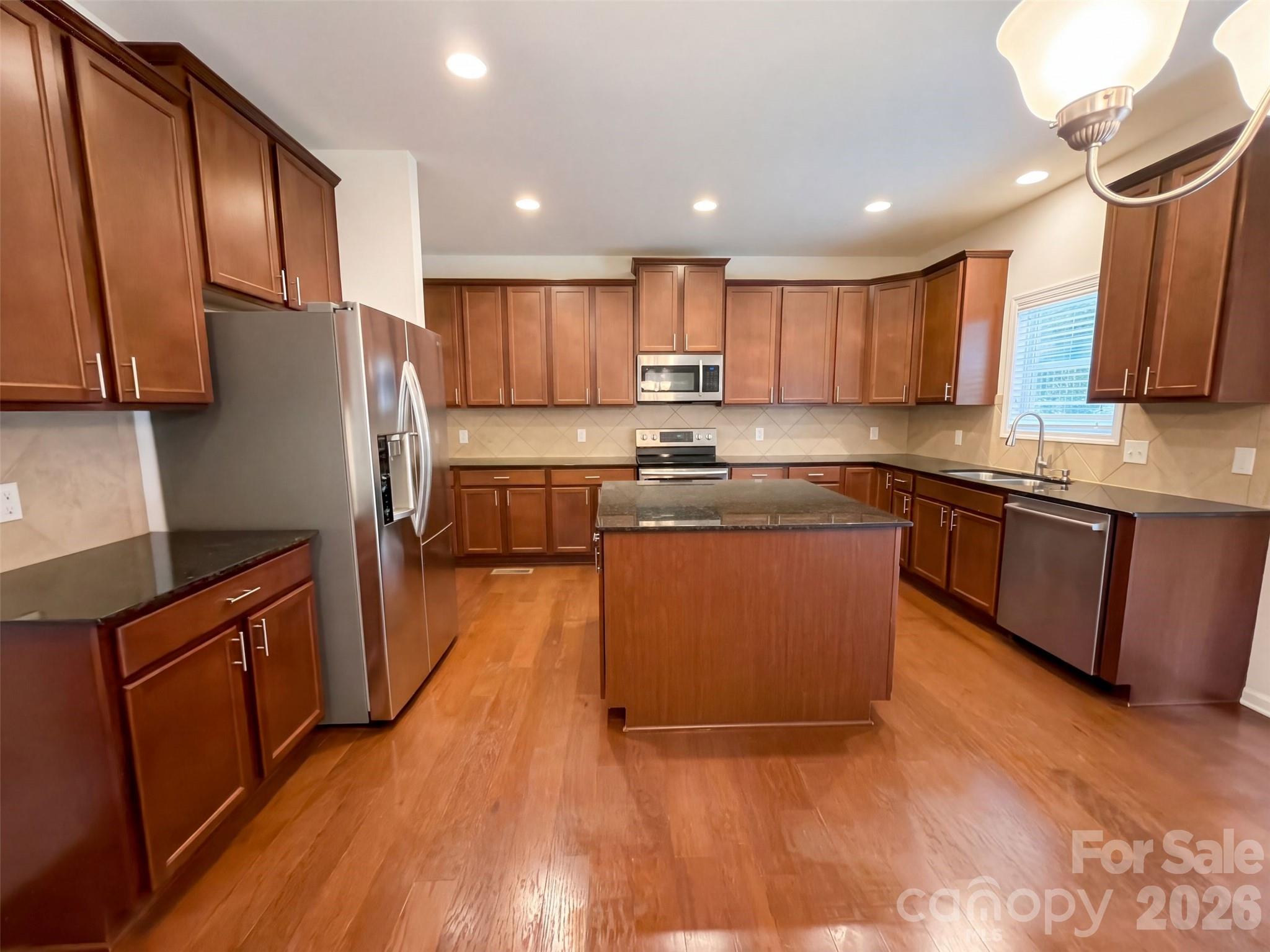 Single Family Residence at 330 Windy Pine Drive, Lake Wylie, photo 24 of 32