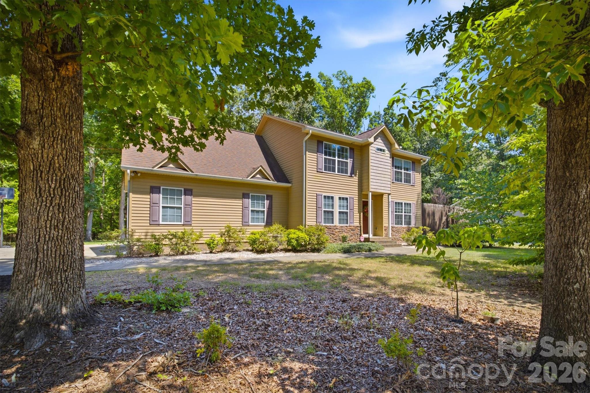 802 White Oaks Circle