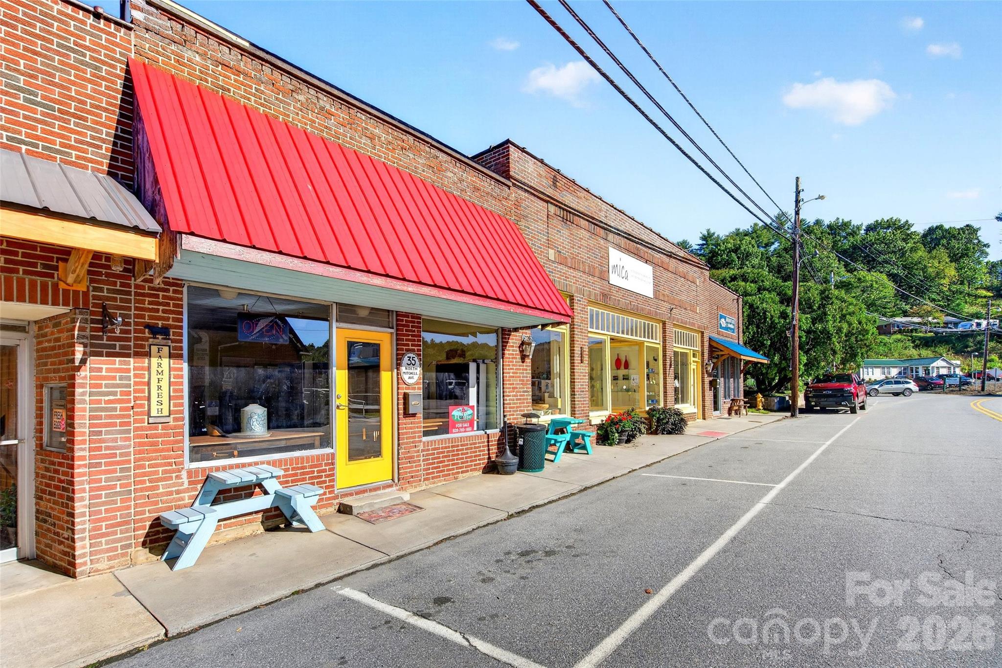 Retail at 35 N Mitchell Avenue N, Bakersville