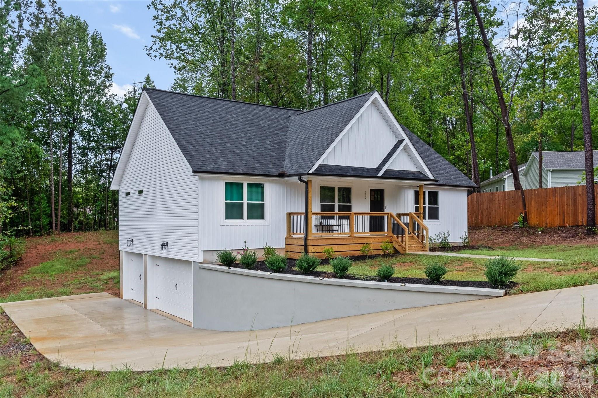 Single Family Residence at 110 S Yadkin River Road, Statesville, photo 3 of 32