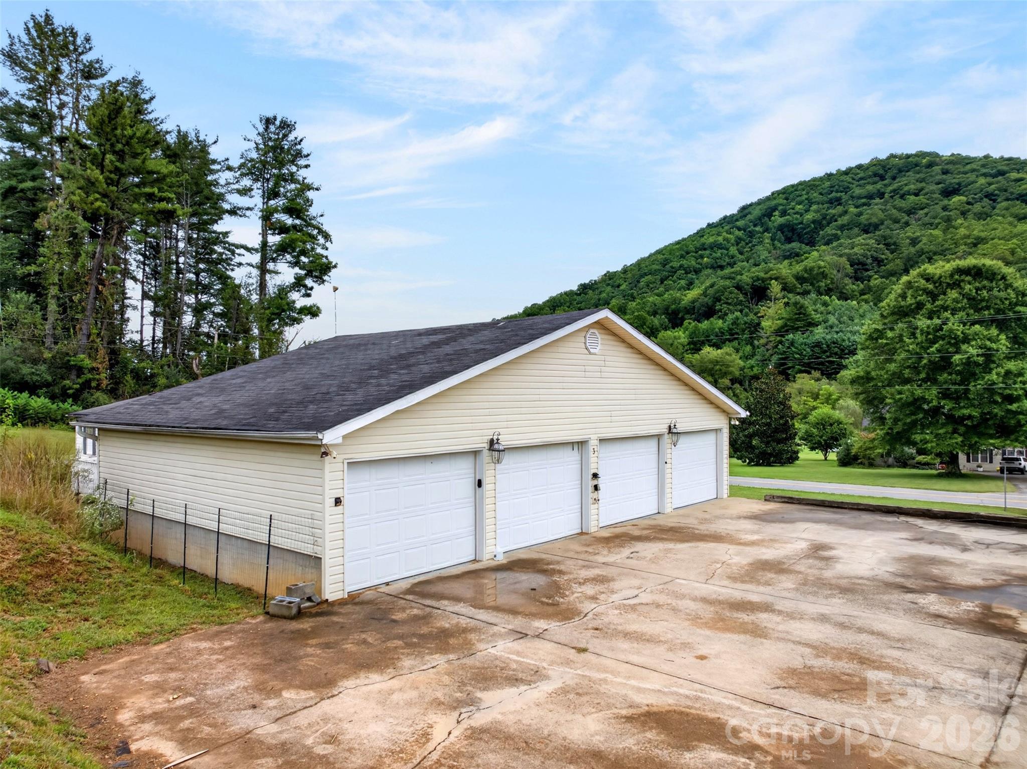 Single Family Residence at 3 S Creek Drive, Leicester, photo 5 of 21