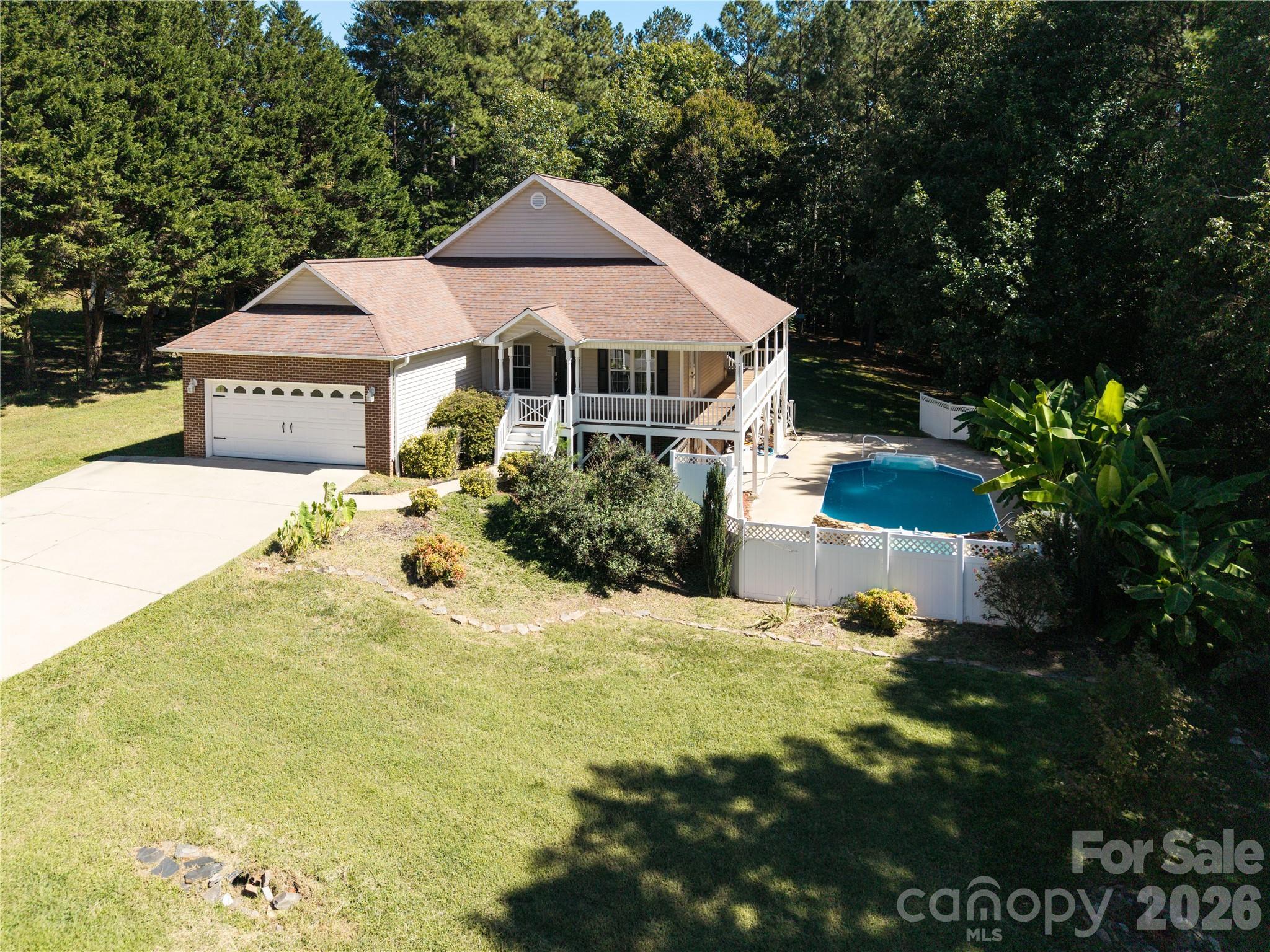 Single Family Residence at 6391 Cathedral Drive, Hickory, photo 6 of 47