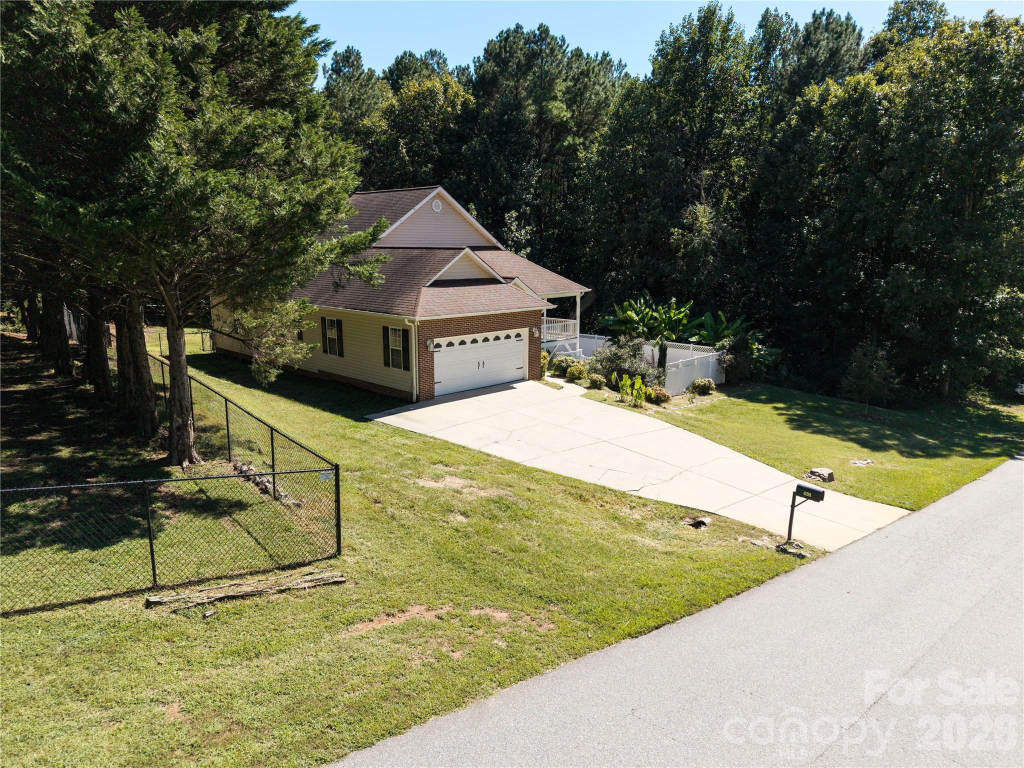 Single Family Residence at 6391 Cathedral Drive, Hickory, photo 7 of 47