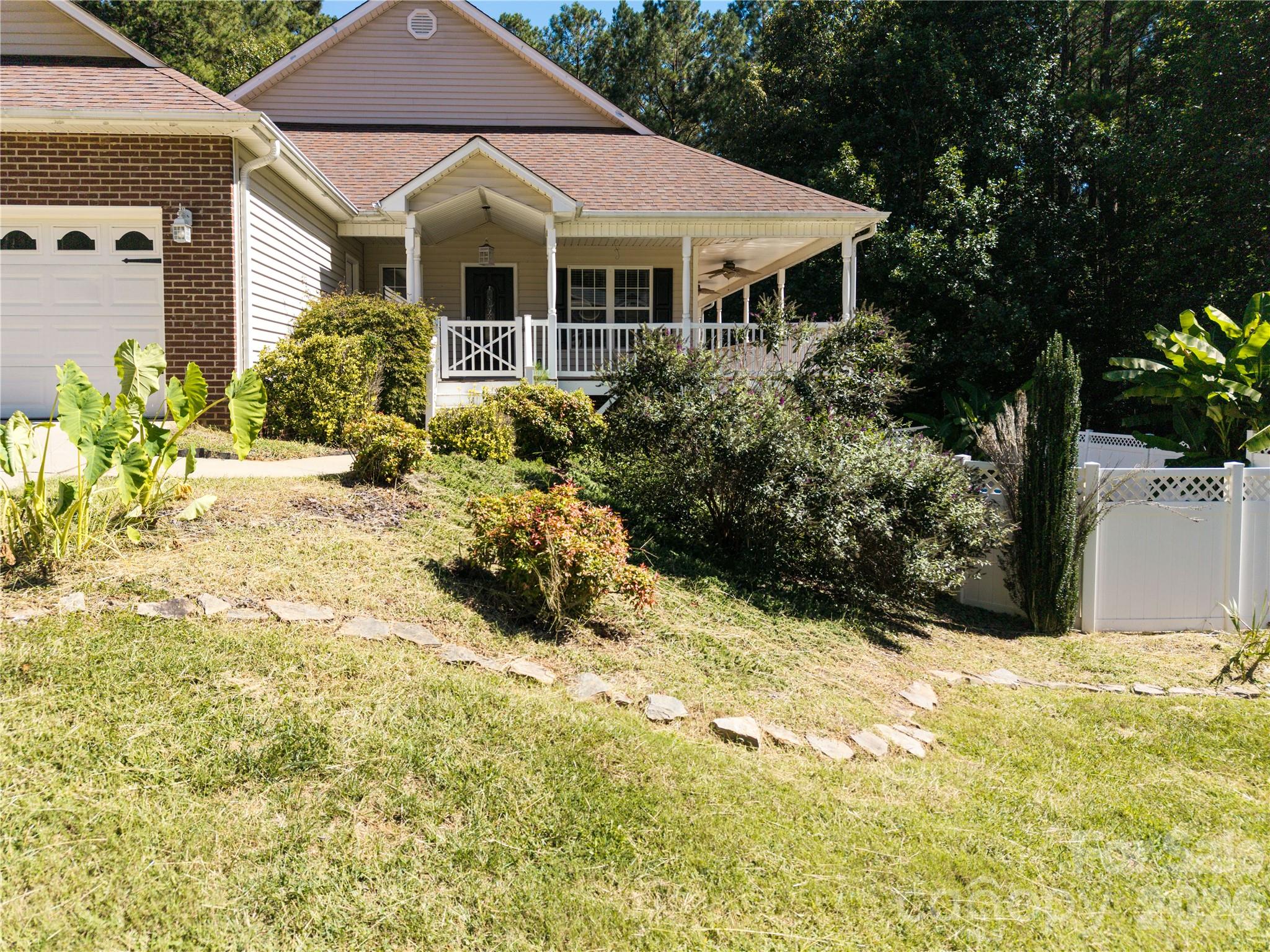 Single Family Residence at 6391 Cathedral Drive, Hickory, photo 12 of 47