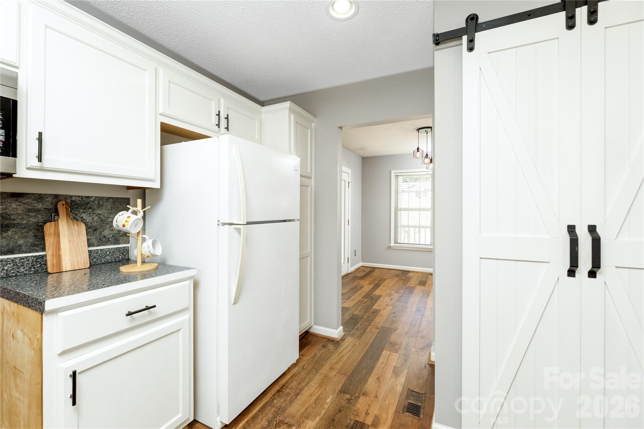 Kitchen - 6391 Cathedral Drive, Hickory