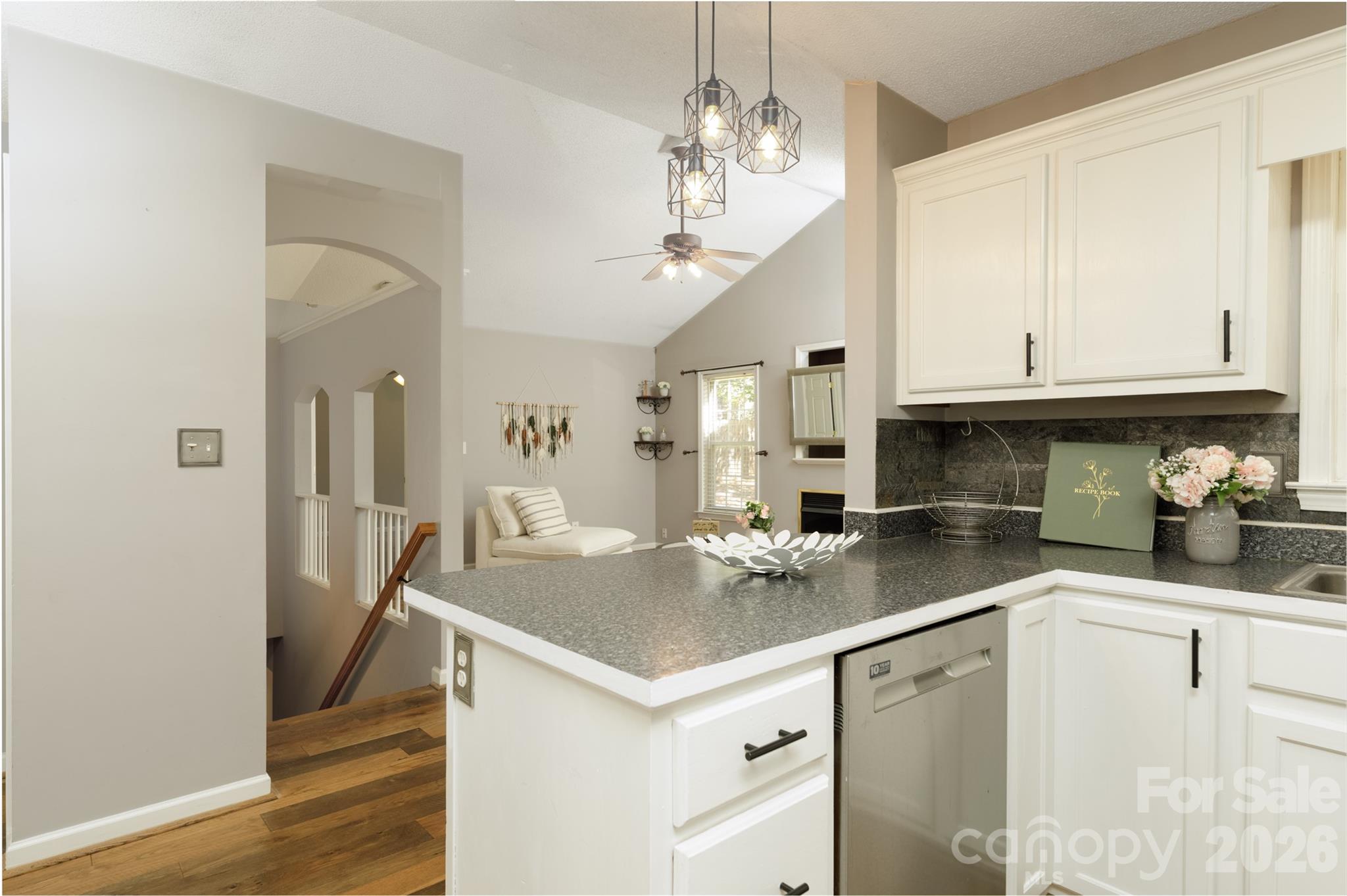 Kitchen - 6391 Cathedral Drive, Hickory