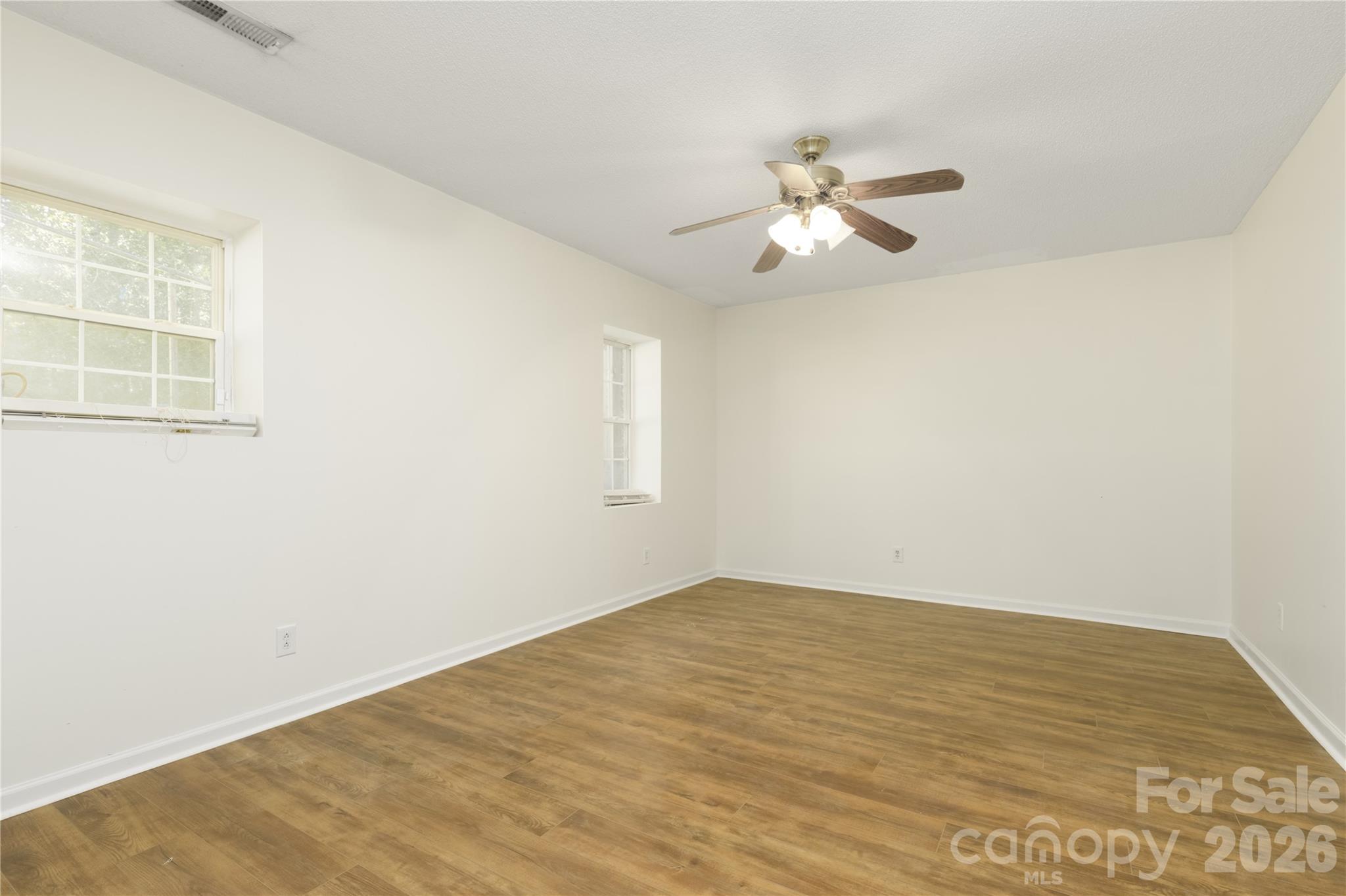 Basement bedroom - 6391 Cathedral Drive, Hickory