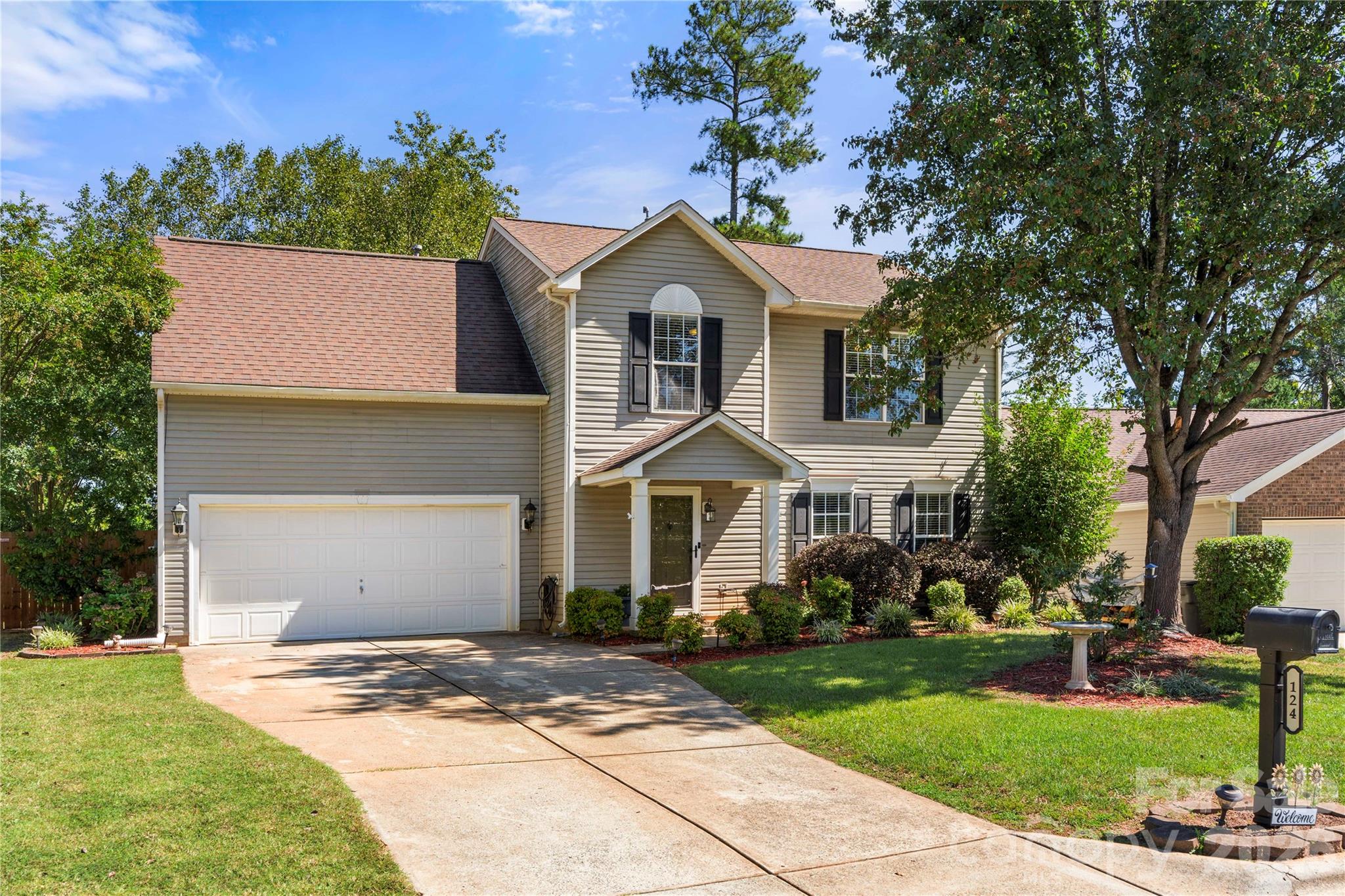 Single Family Residence at 124 Emily Ivy Court, Kannapolis, photo 2 of 43