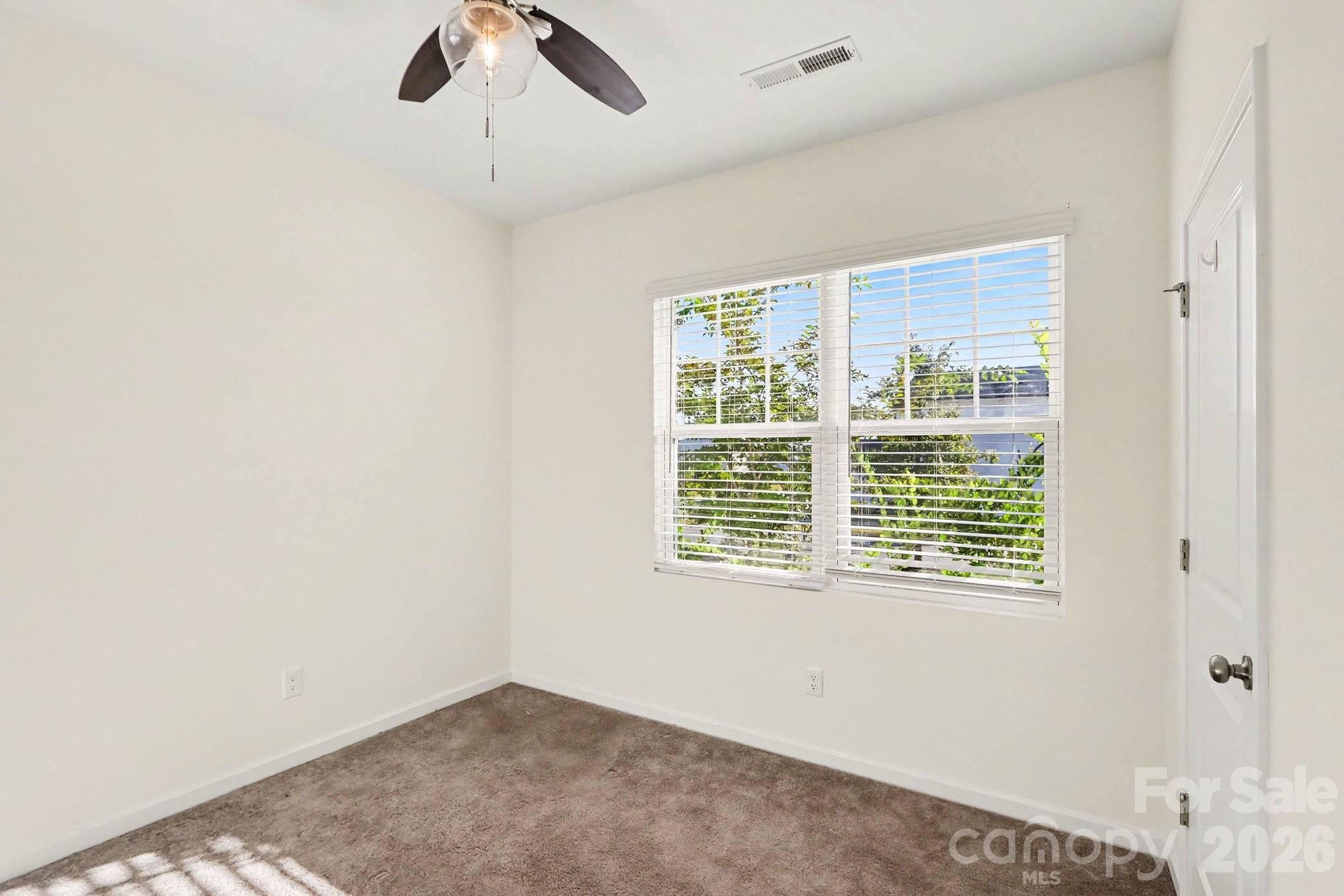Spacious room - 1235 Nesters Store Place, Concord