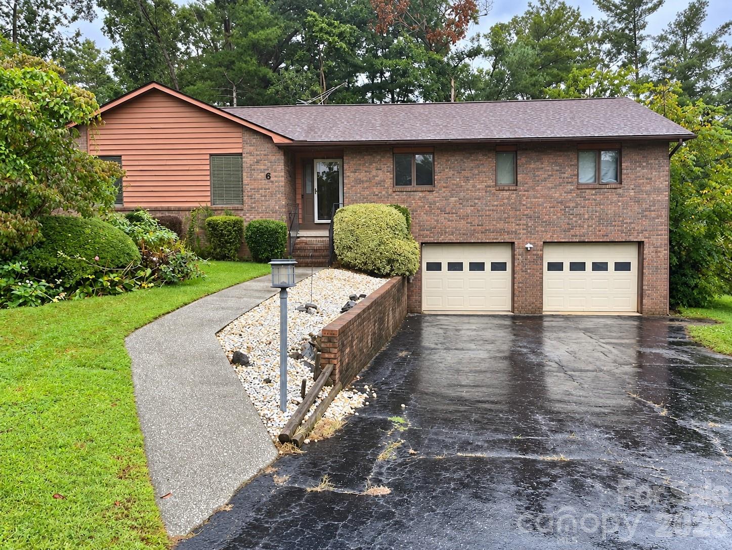 Single Family Residence at 6 Daniel Drive, Fletcher, photo 2 of 15