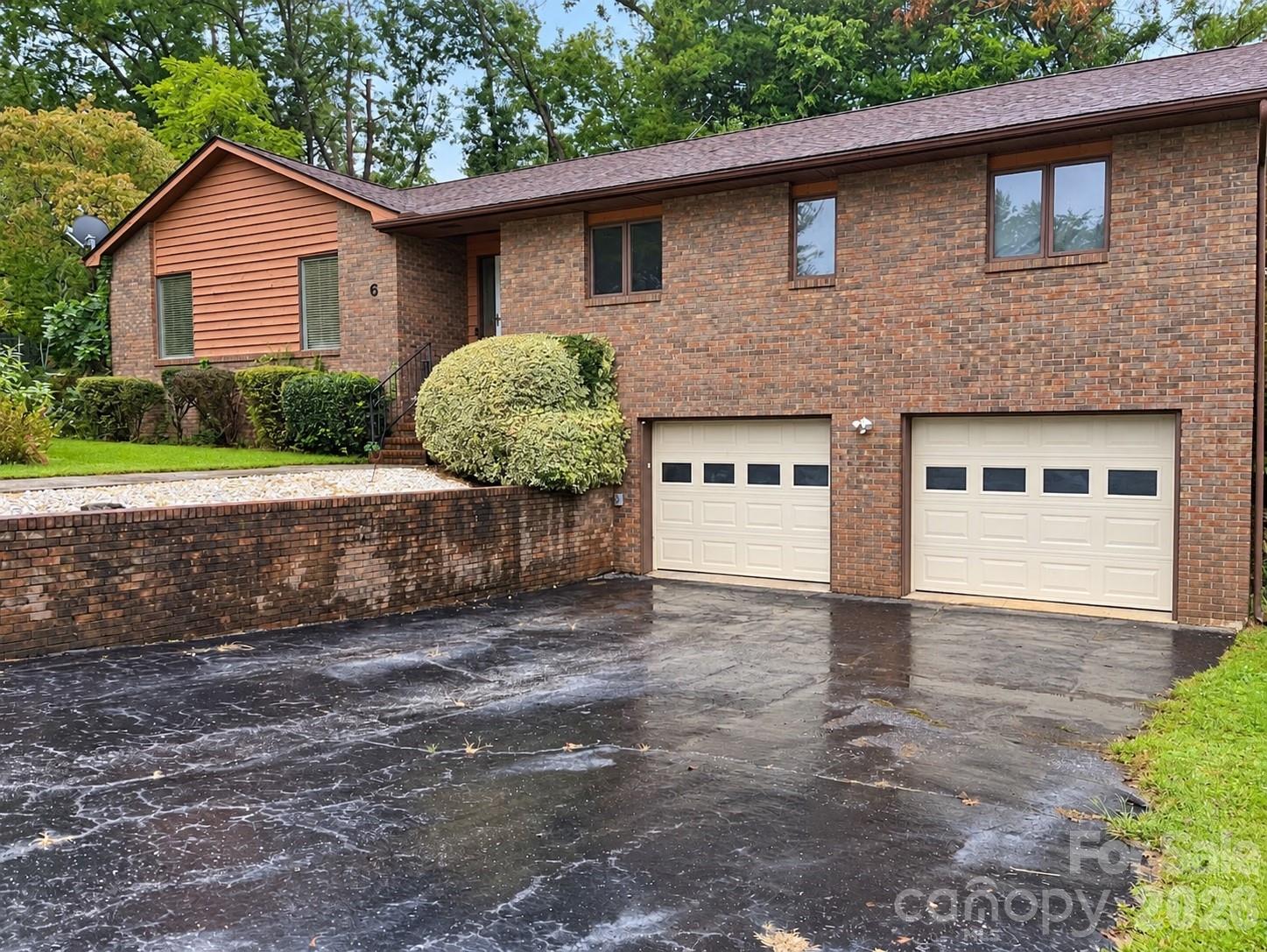 Single Family Residence at 6 Daniel Drive, Fletcher, photo 3 of 15