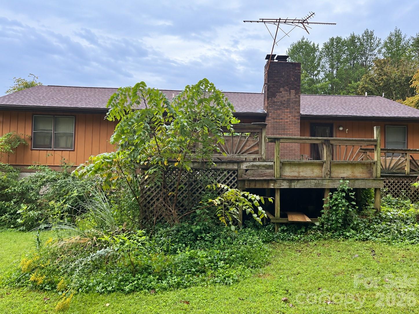 Single Family Residence at 6 Daniel Drive, Fletcher, photo 5 of 15