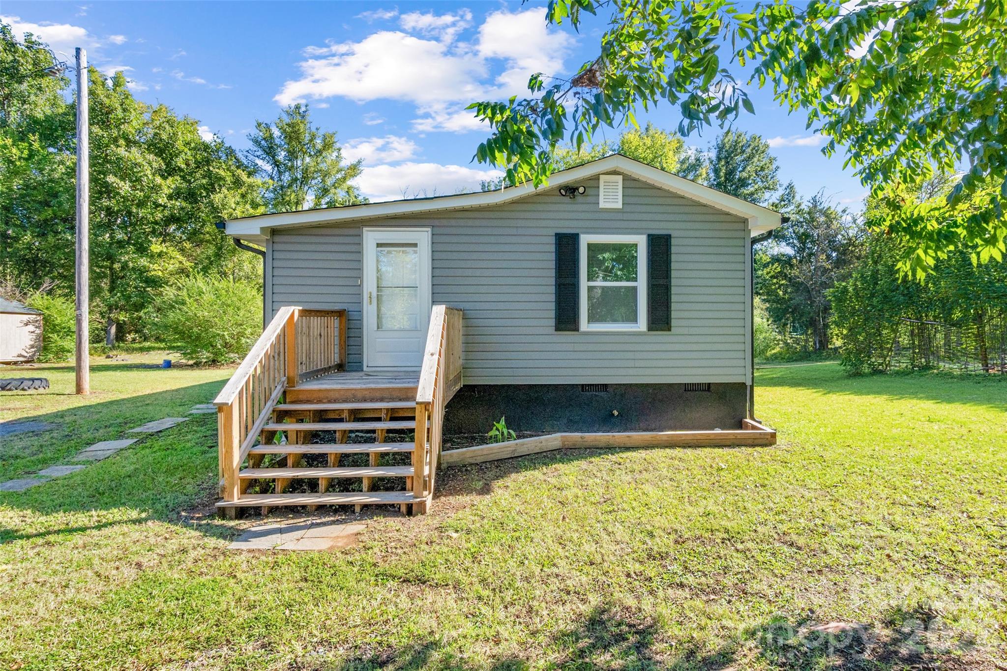 Single Family Residence at 313 Robinson Street, Rock Hill, photo 3 of 27