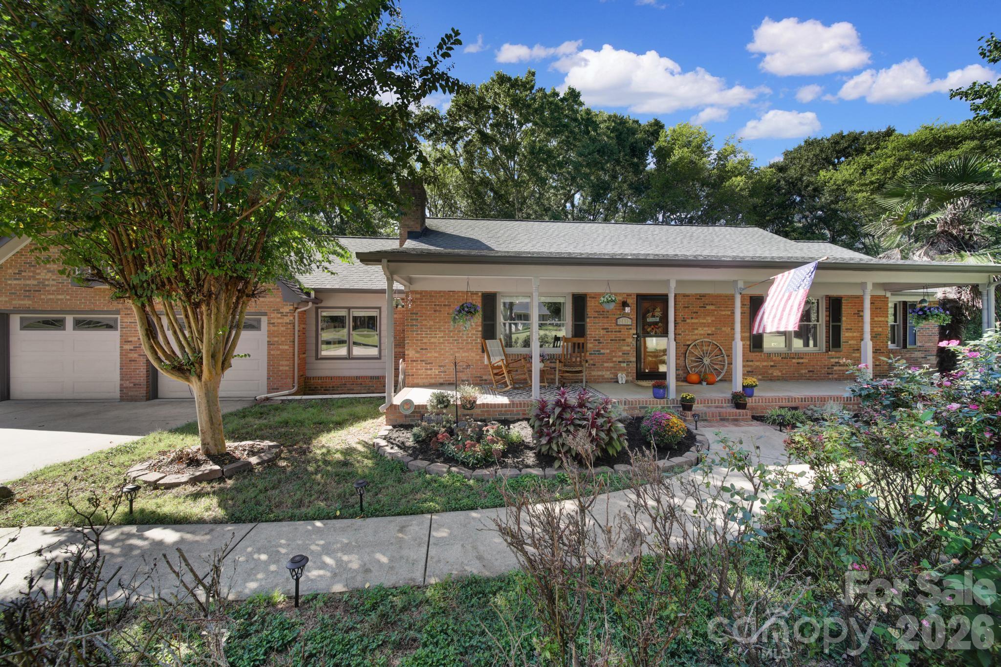 Single Family Residence at 2412 Nancy Lane, Harrisburg, photo 2 of 38