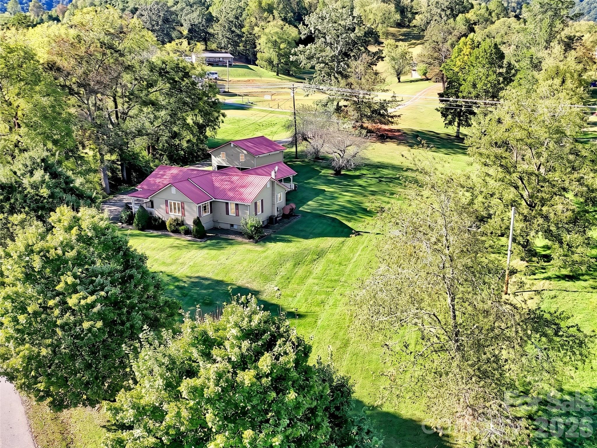Single Family Residence at 408 Sunny Drive, Waynesville, photo 6 of 41