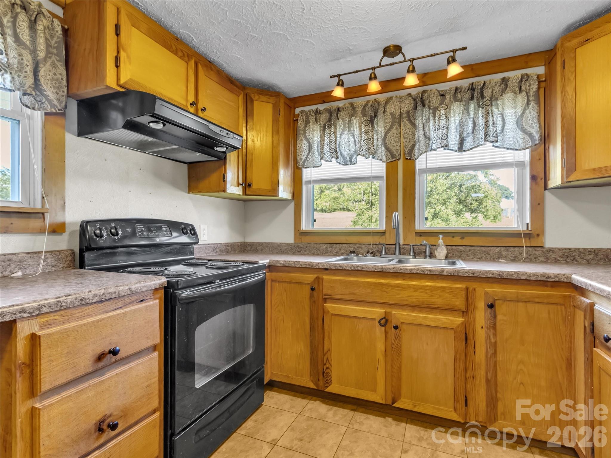 Single Family Residence at 408 Sunny Drive, Waynesville, photo 13 of 41