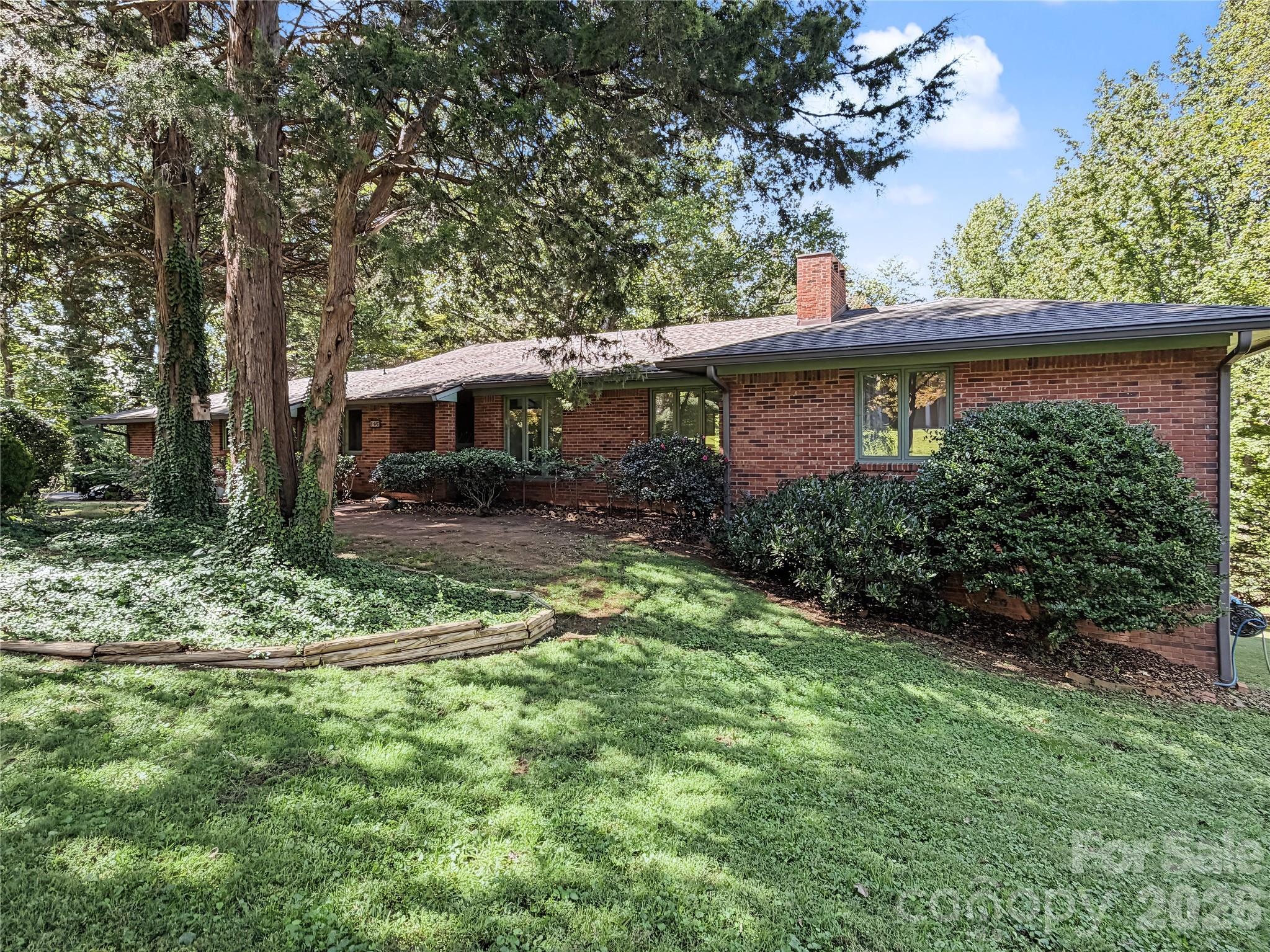 Single Family Residence at 186 Catherine Drive, Columbus, photo 2 of 41