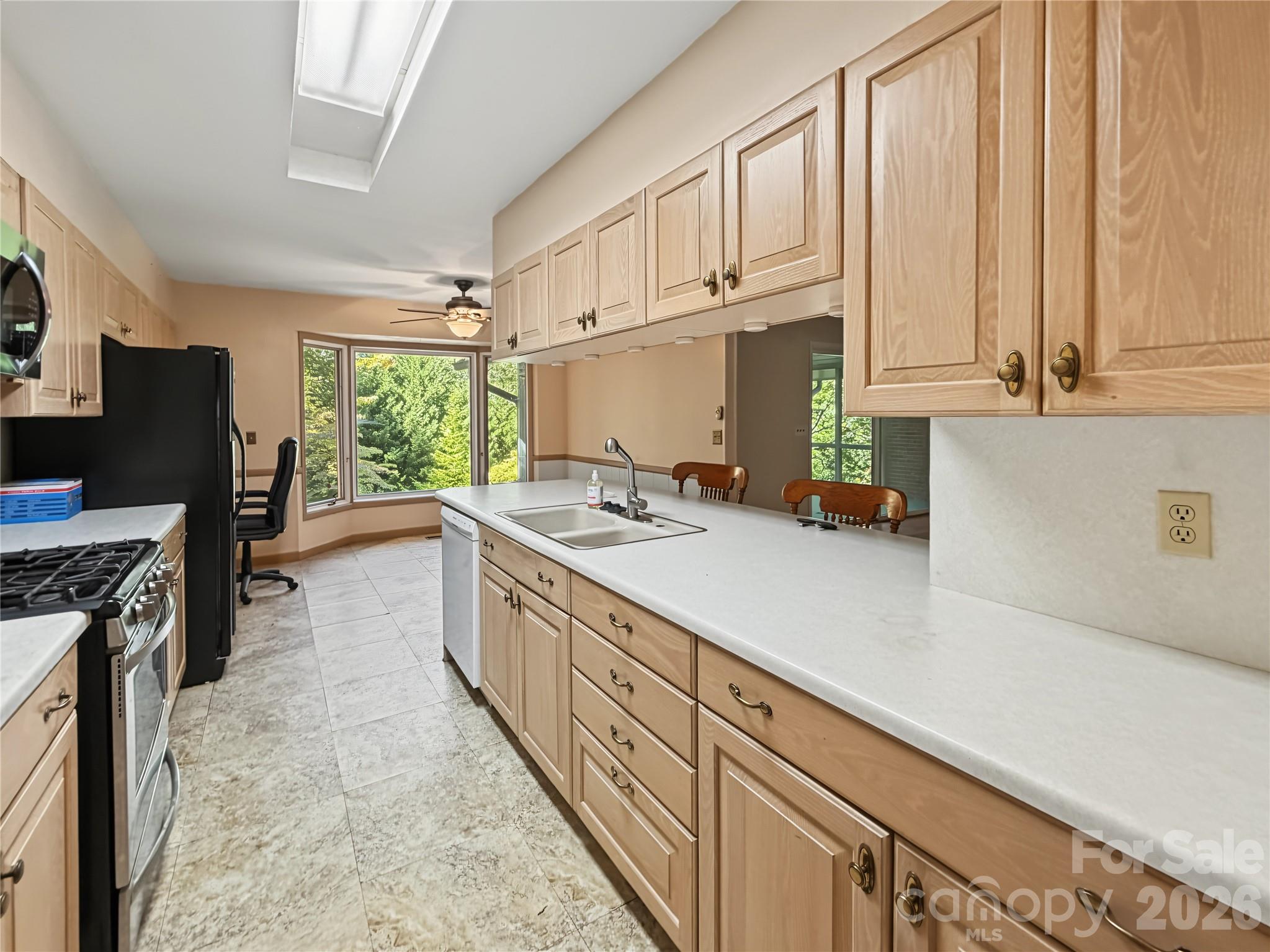Single Family Residence at 186 Catherine Drive, Columbus, photo 12 of 41