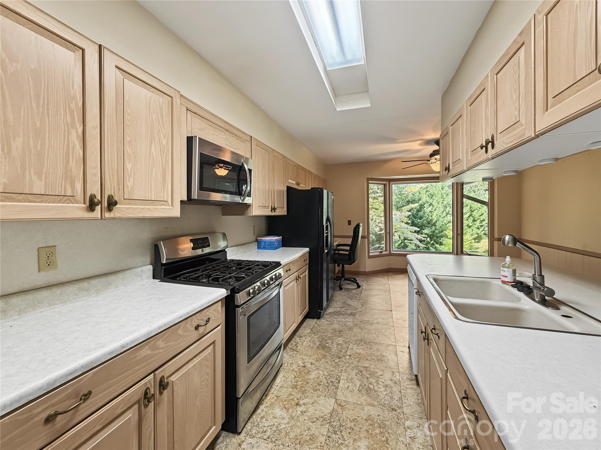 Single Family Residence at 186 Catherine Drive, Columbus, photo 13 of 41