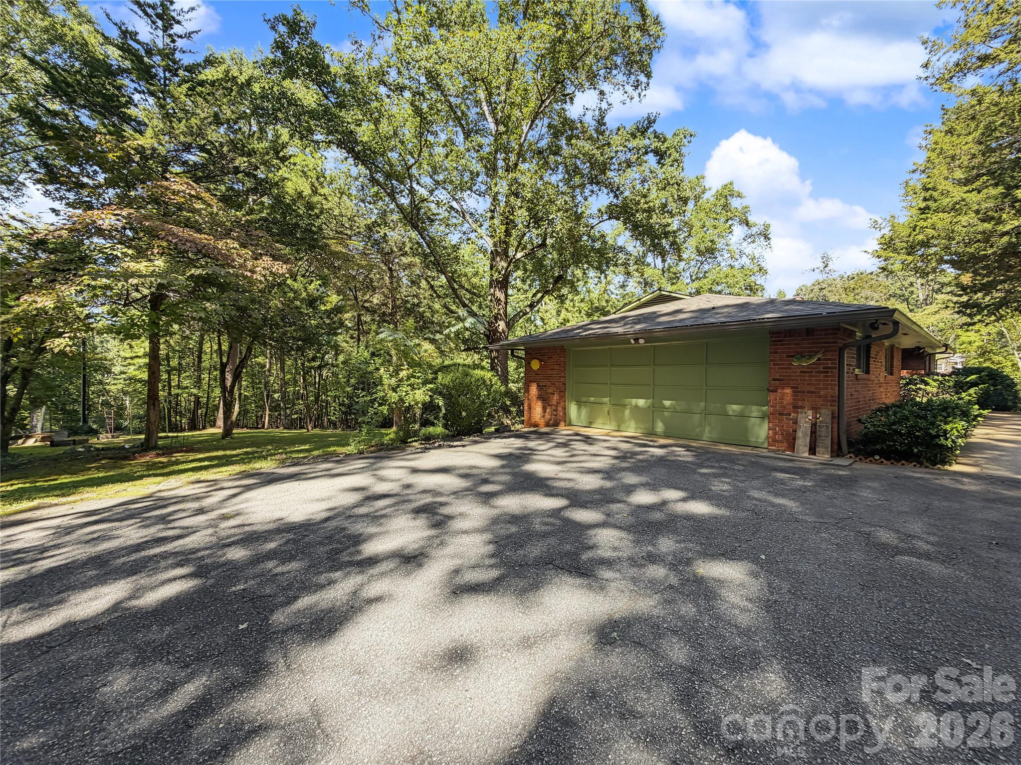Single Family Residence at 186 Catherine Drive, Columbus, photo 29 of 41