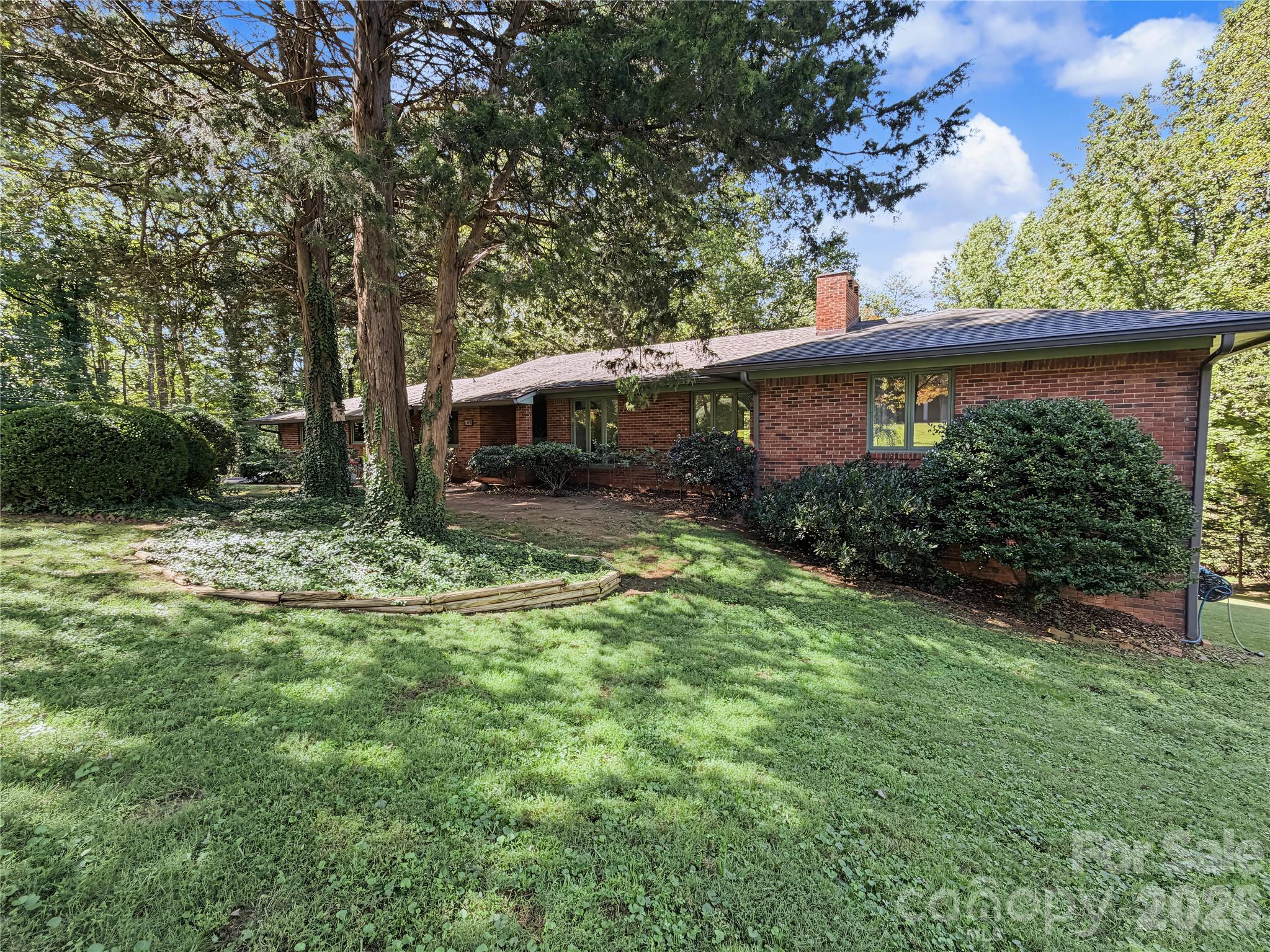 Single Family Residence at 186 Catherine Drive, Columbus, photo 33 of 41