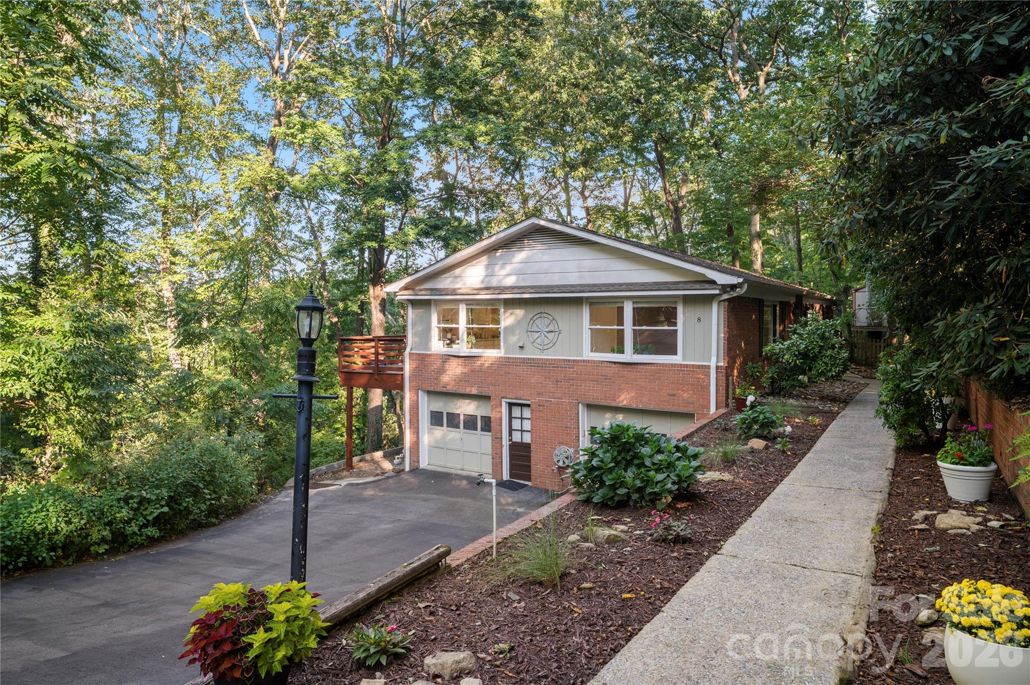 Single Family Residence at 8 Galax Lane, Hendersonville, photo 2 of 48