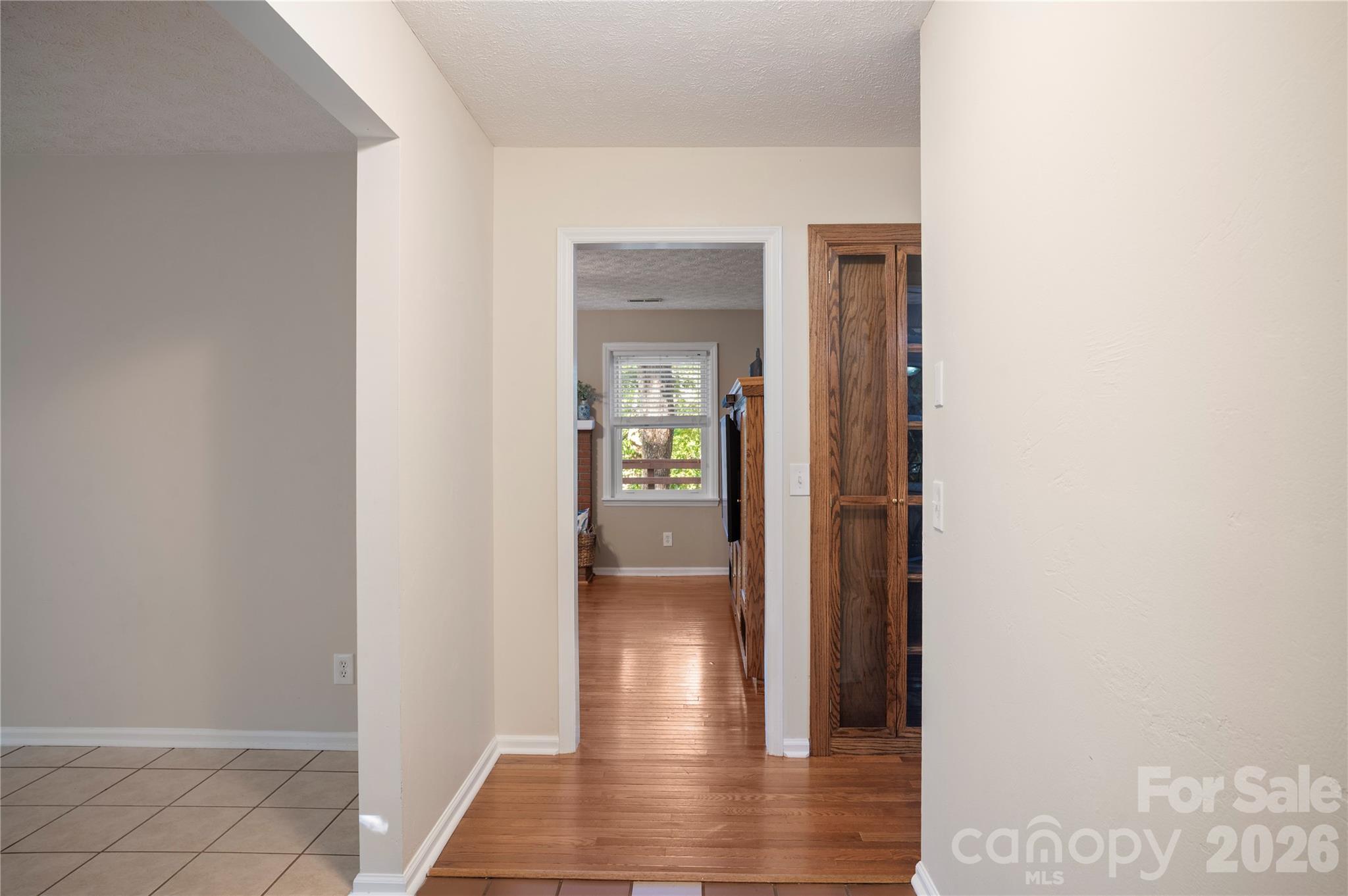 Single Family Residence at 8 Galax Lane, Hendersonville, photo 9 of 48