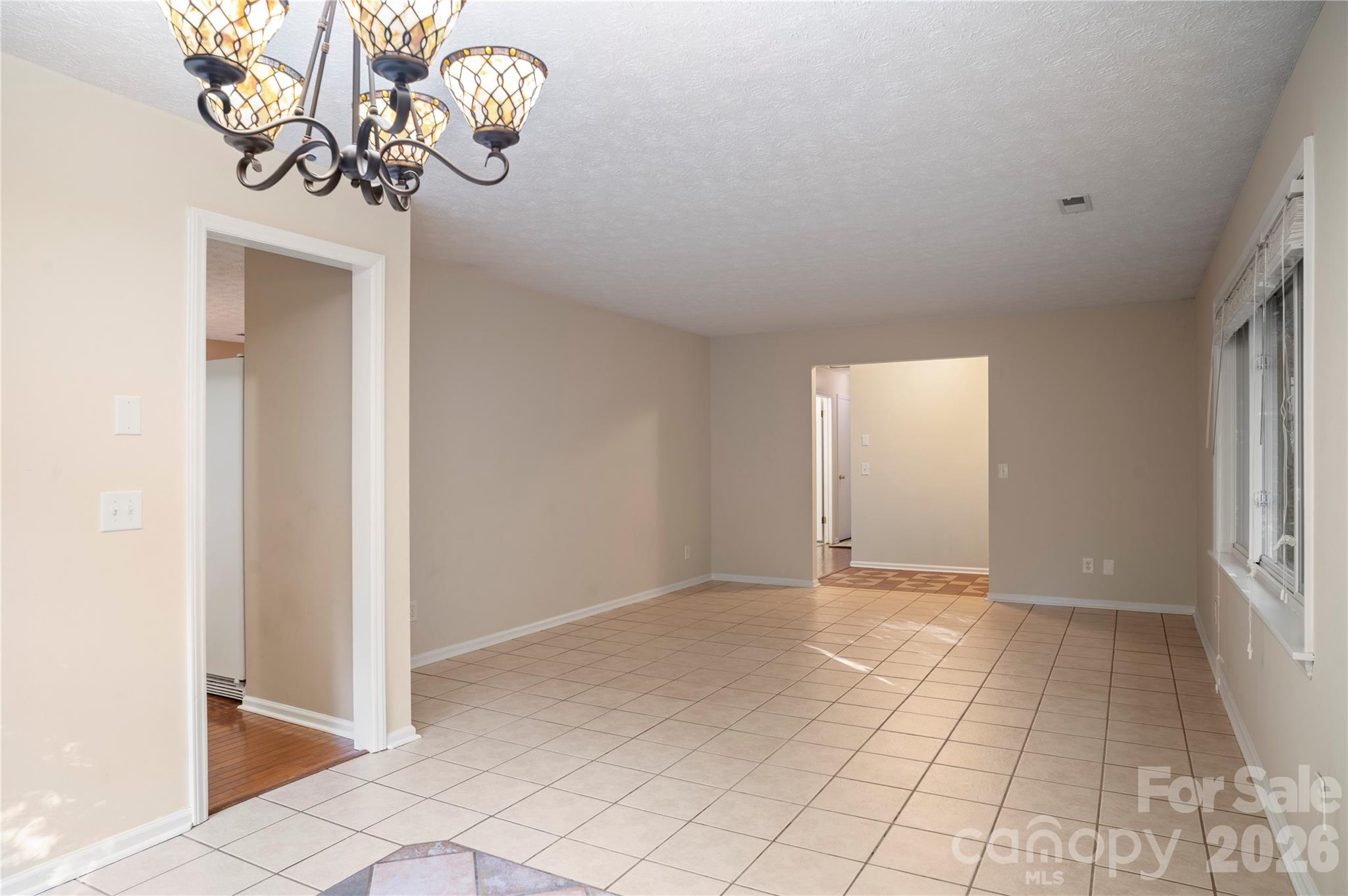 Single Family Residence at 8 Galax Lane, Hendersonville, photo 11 of 48