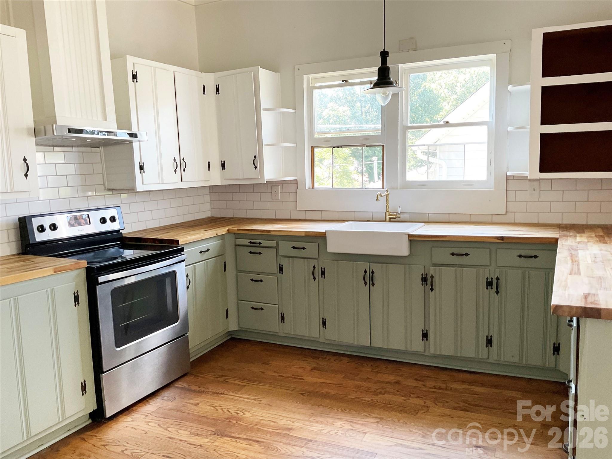 Single Family Residence at 208 S Ransom Street, Gastonia, photo 4 of 16