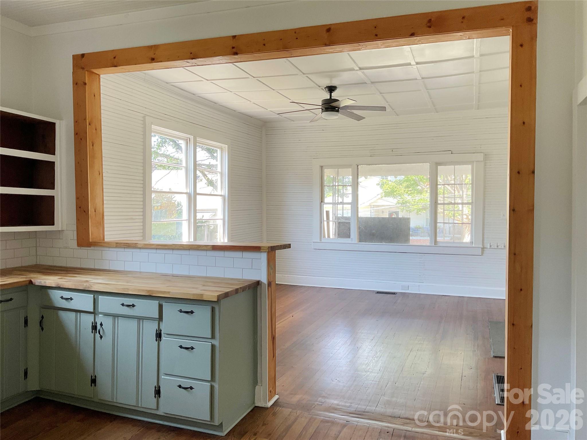 Single Family Residence at 208 S Ransom Street, Gastonia, photo 5 of 16