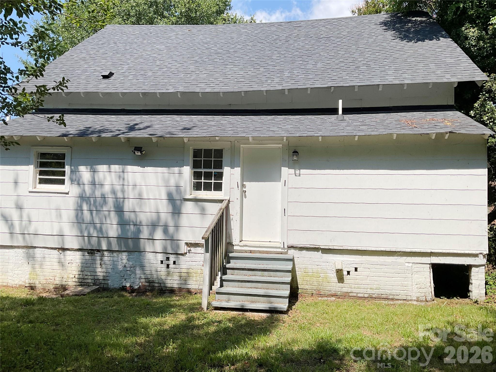 Single Family Residence at 208 S Ransom Street, Gastonia, photo 13 of 16