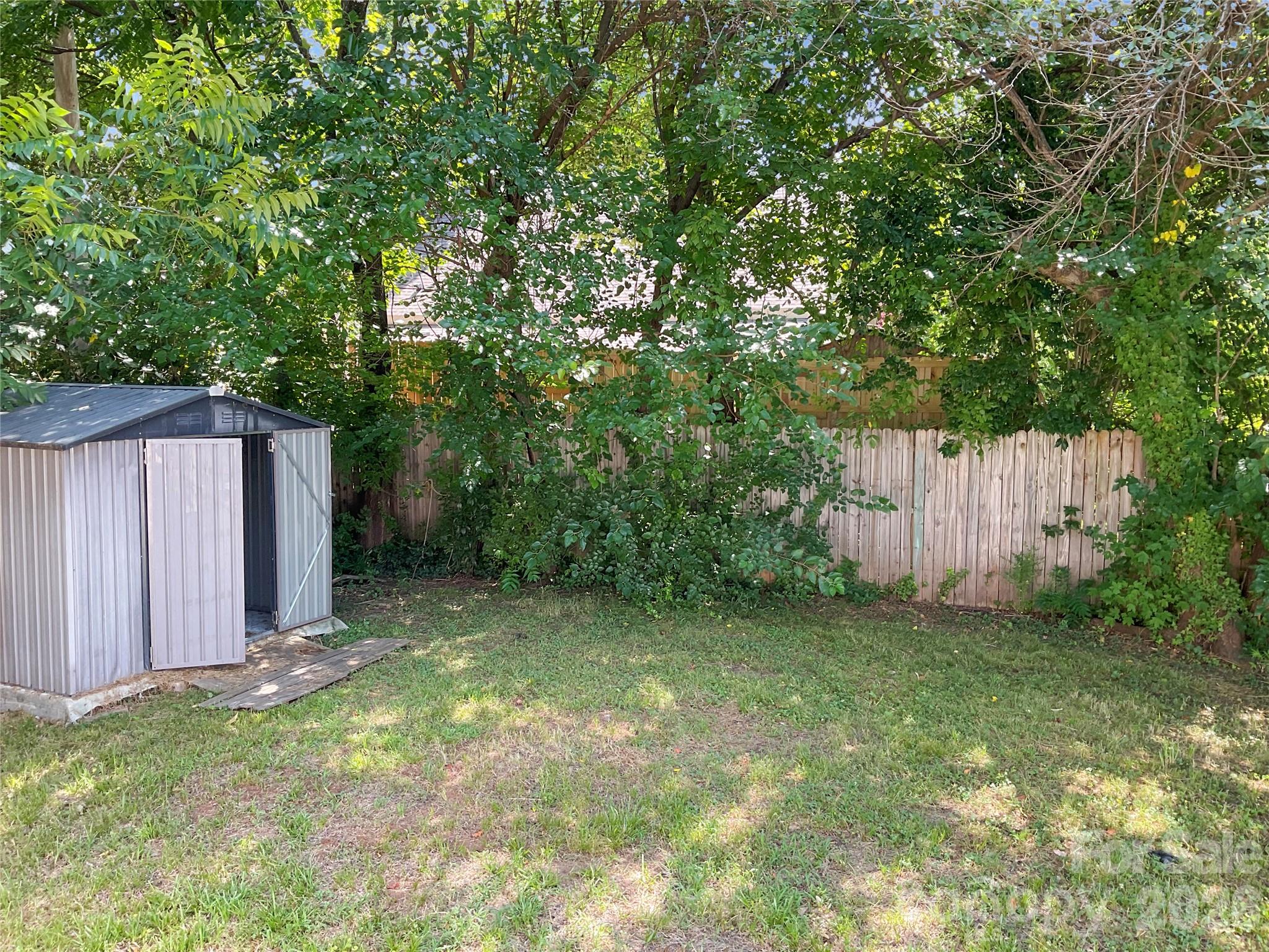 Single Family Residence at 208 S Ransom Street, Gastonia, photo 14 of 16