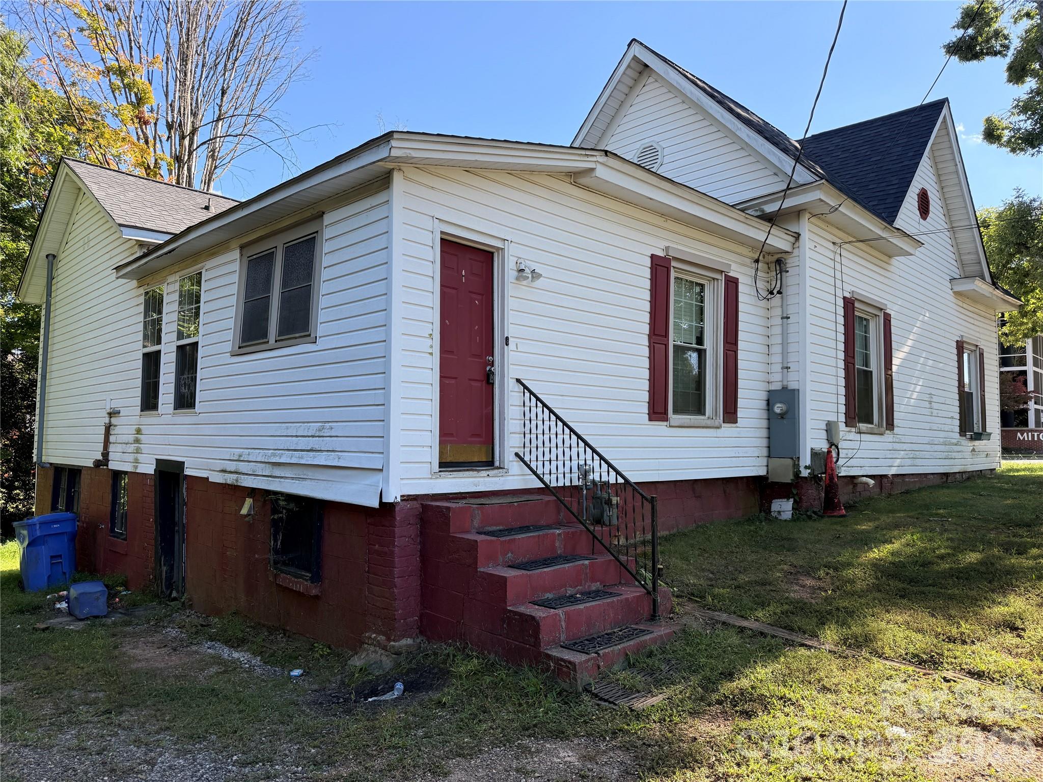 Single Family Residence at 261 W Iredell Avenue, Mooresville, photo 11 of 34