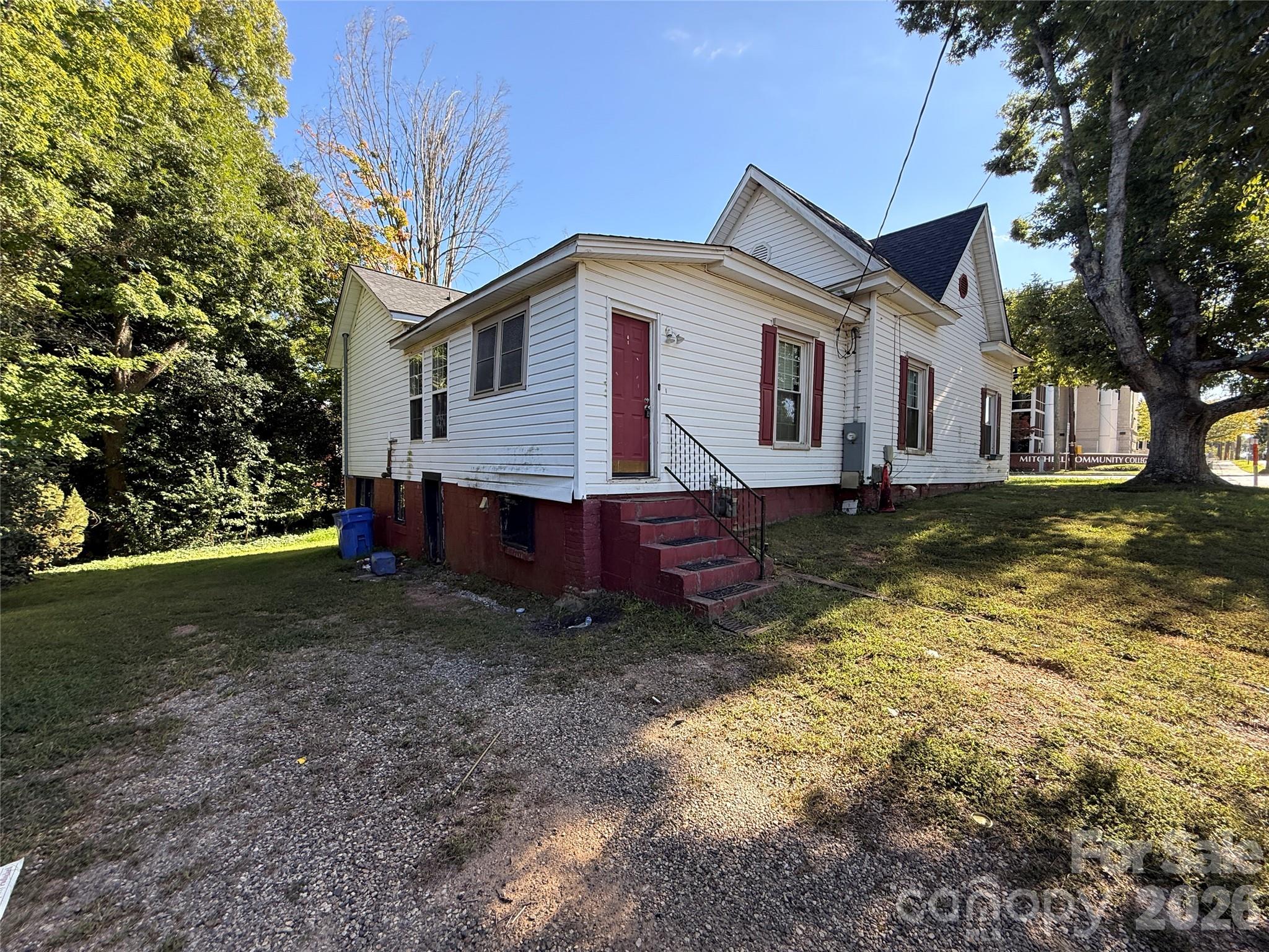Single Family Residence at 261 W Iredell Avenue, Mooresville, photo 12 of 34