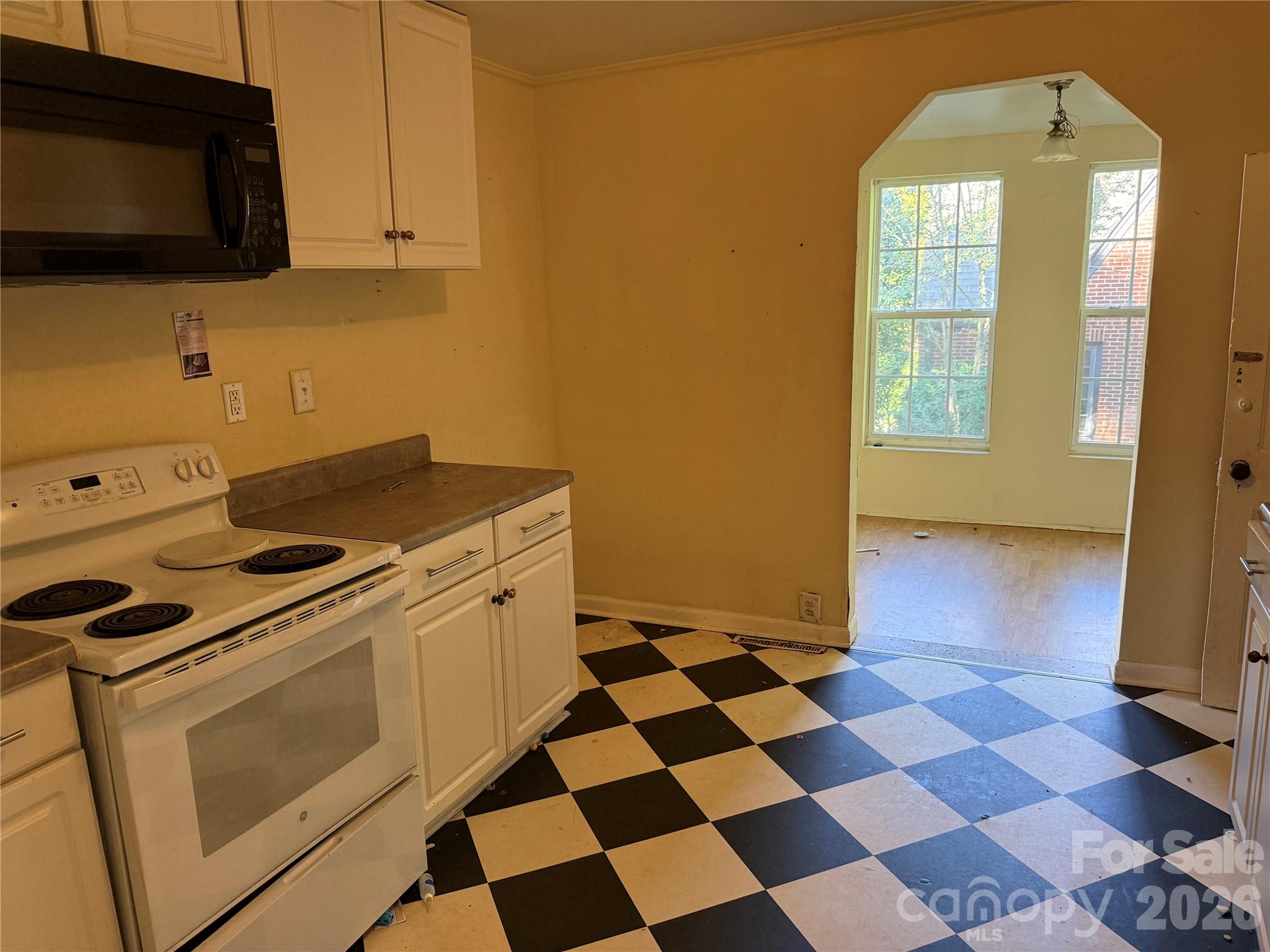 Single Family Residence at 261 W Iredell Avenue, Mooresville, photo 20 of 34