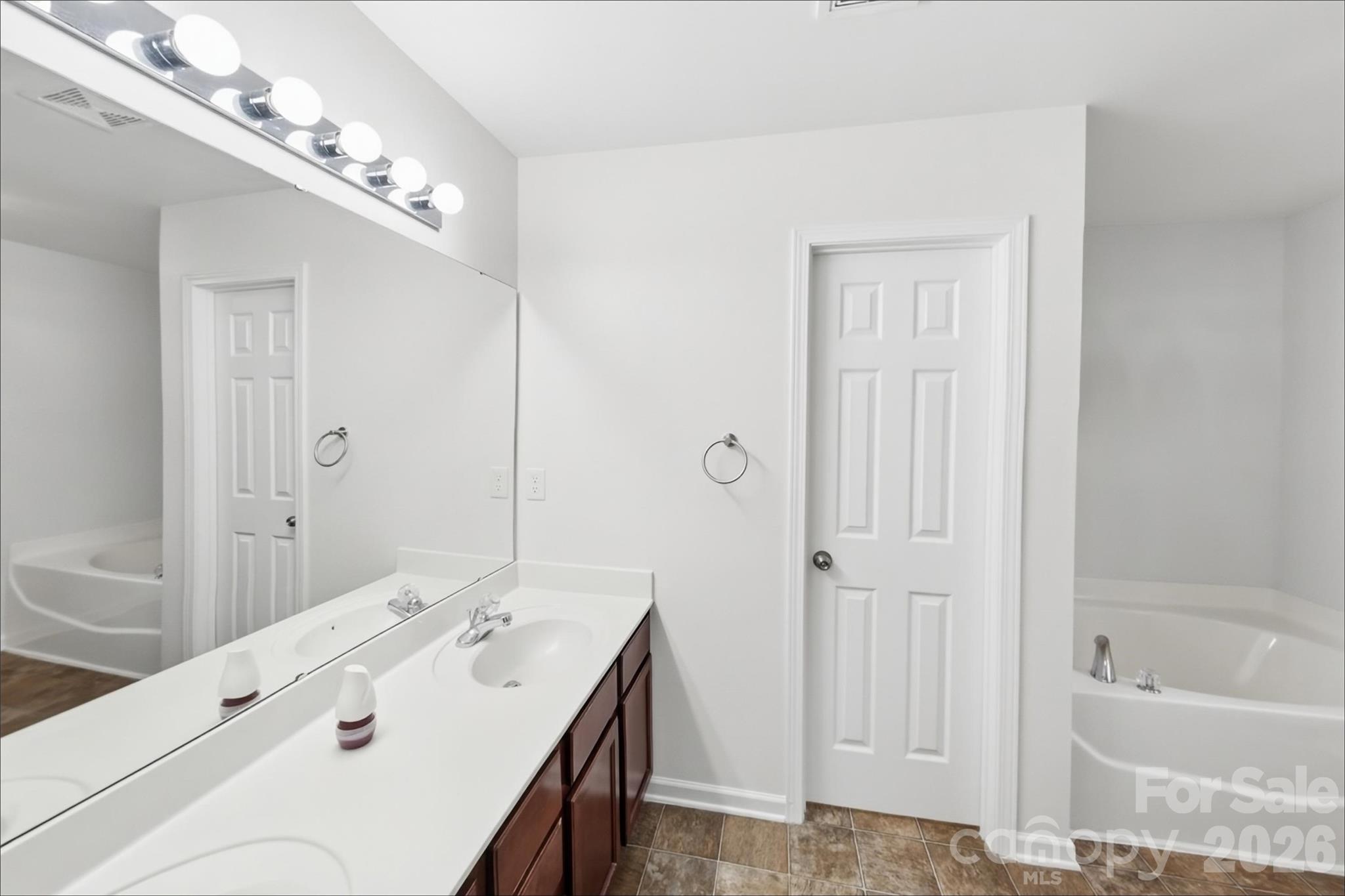 Single Family Residence at 3041 Kilbeggan Drive, Clover, photo 12 of 20