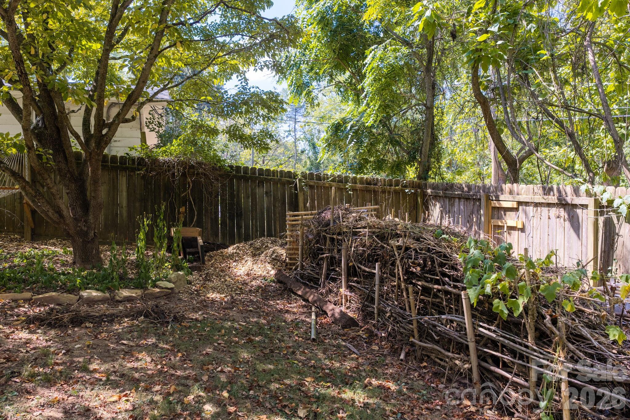 Dead Hedge for Habitat - 201 Logan Avenue, Asheville